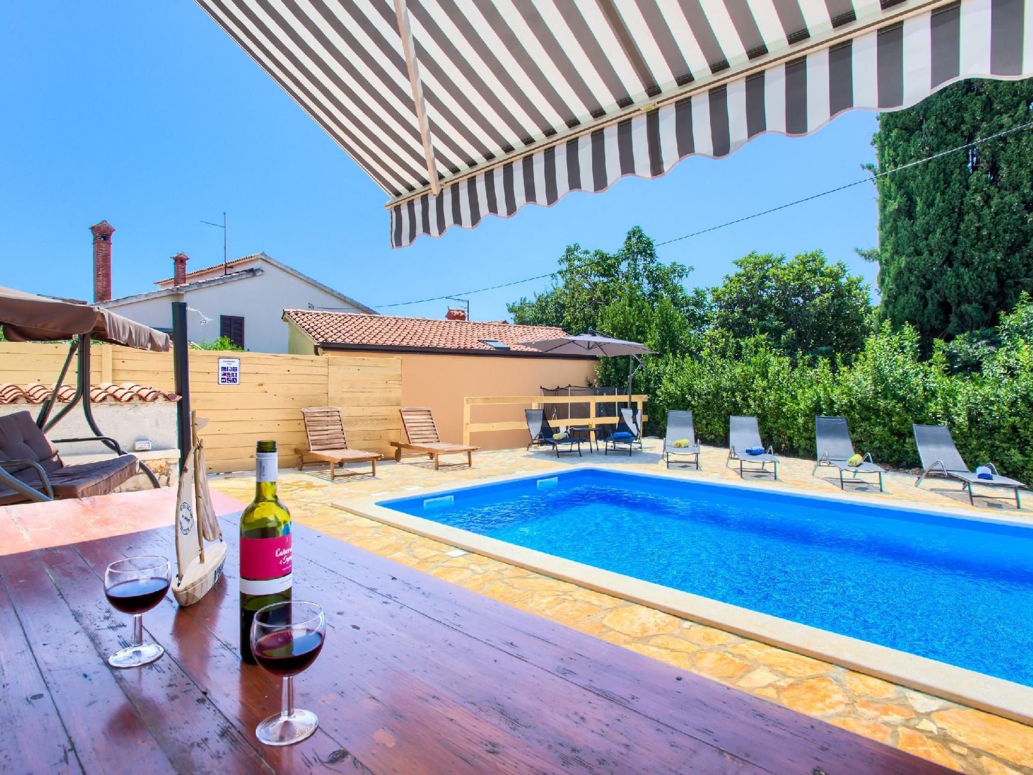 Villa mit Garten, Grill und Terrasse-Binnen