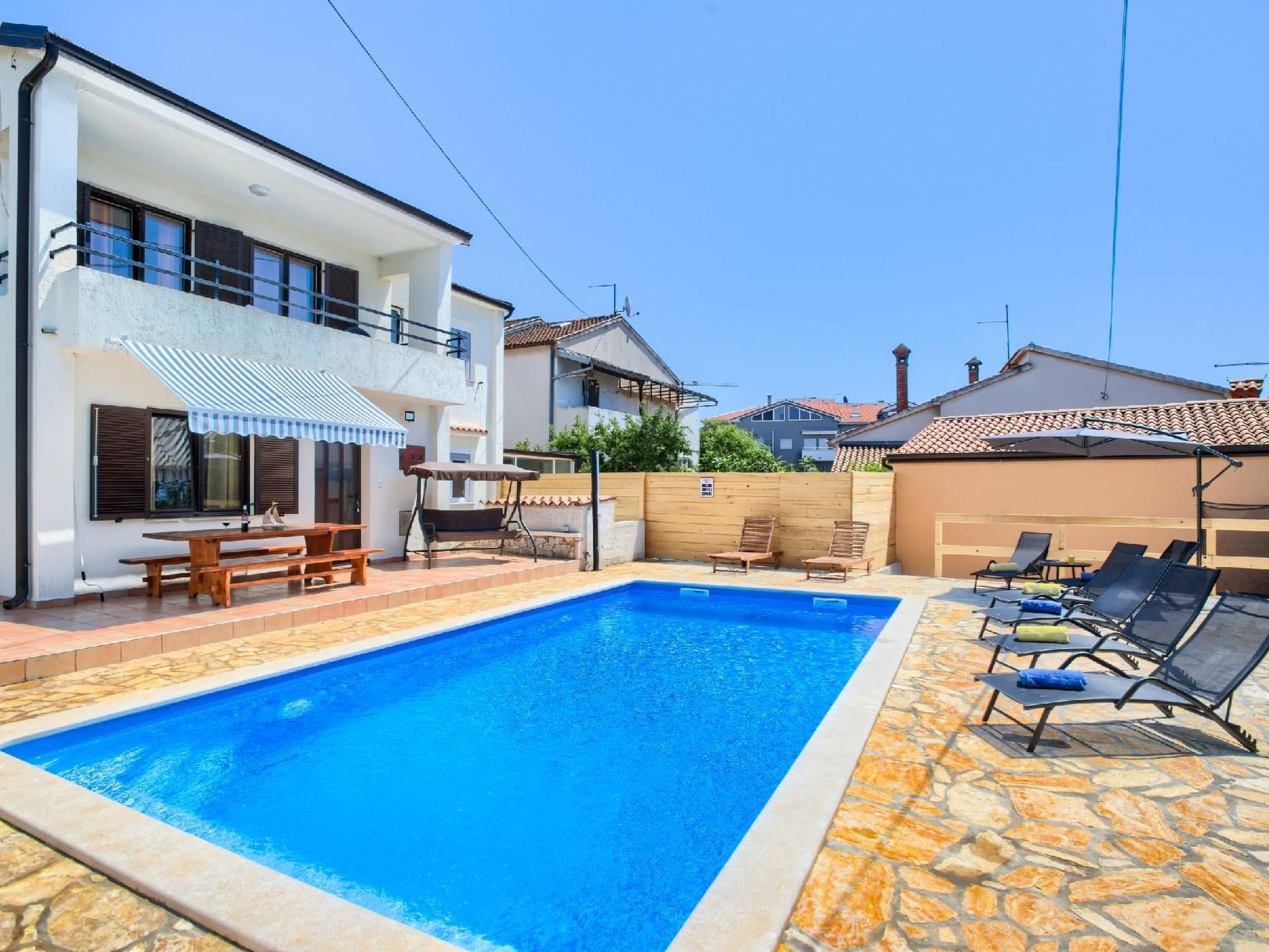 Villa mit Garten, Grill und Terrasse-Binnen