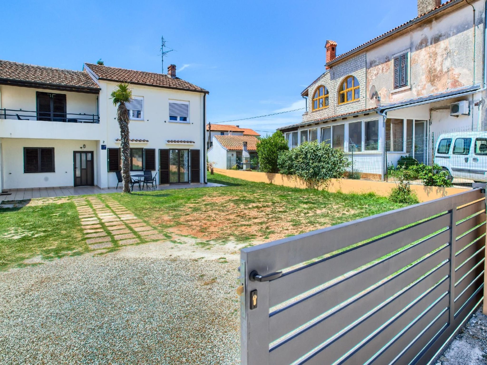 Villa mit Garten, Grill und Terrasse-Binnen