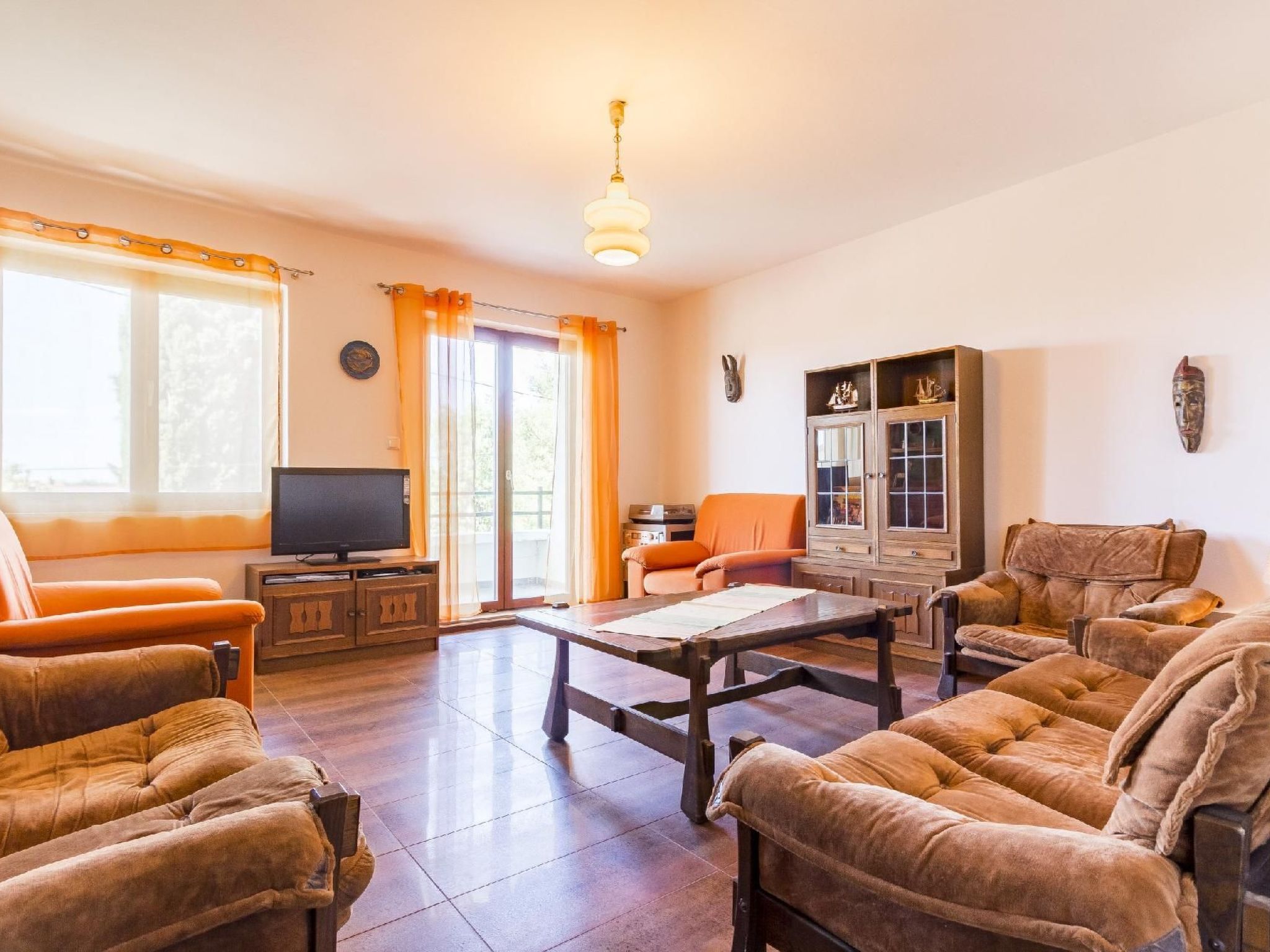 Villa mit Garten, Grill und Terrasse-Binnen