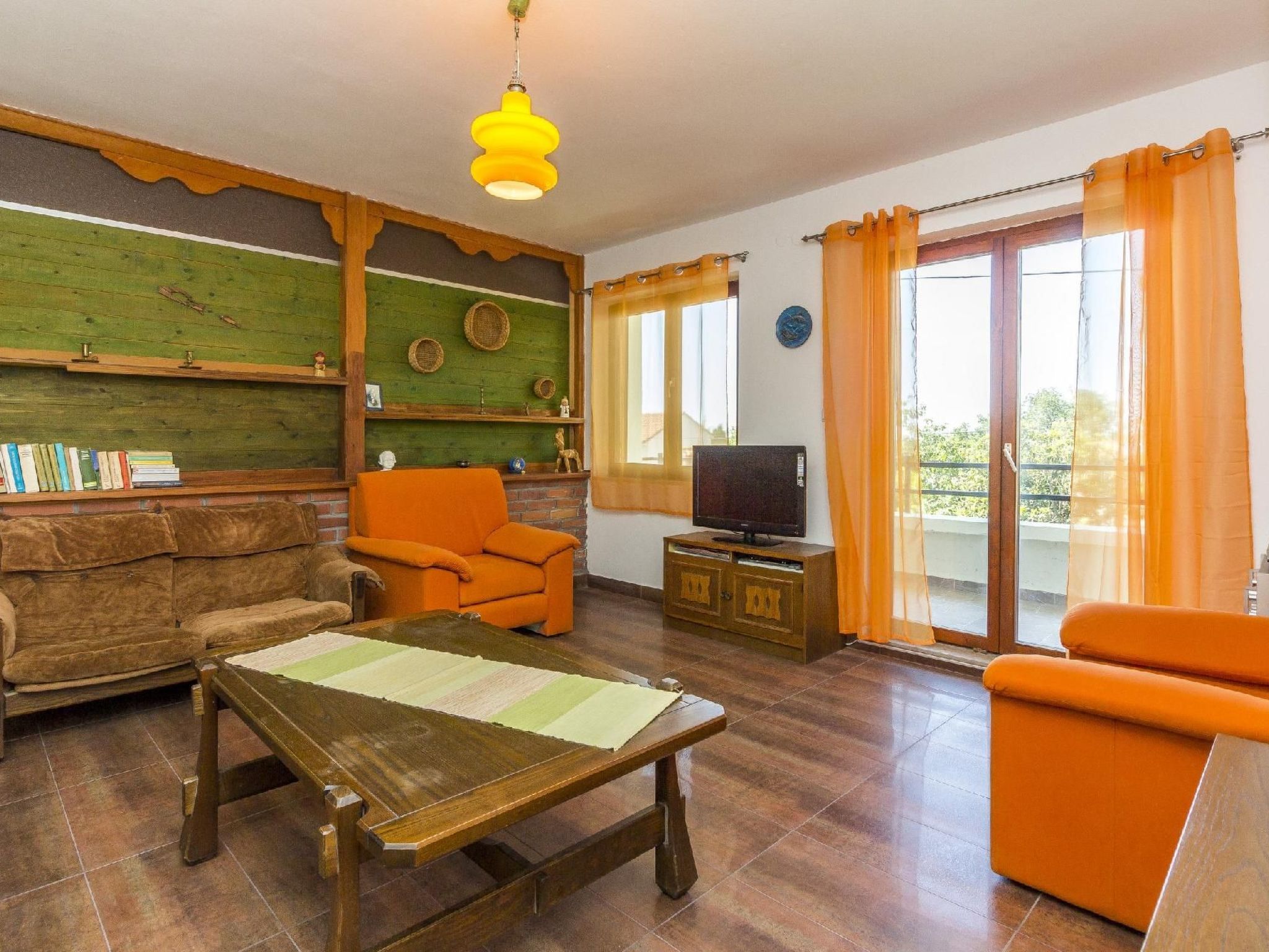 Villa mit Garten, Grill und Terrasse-Binnen