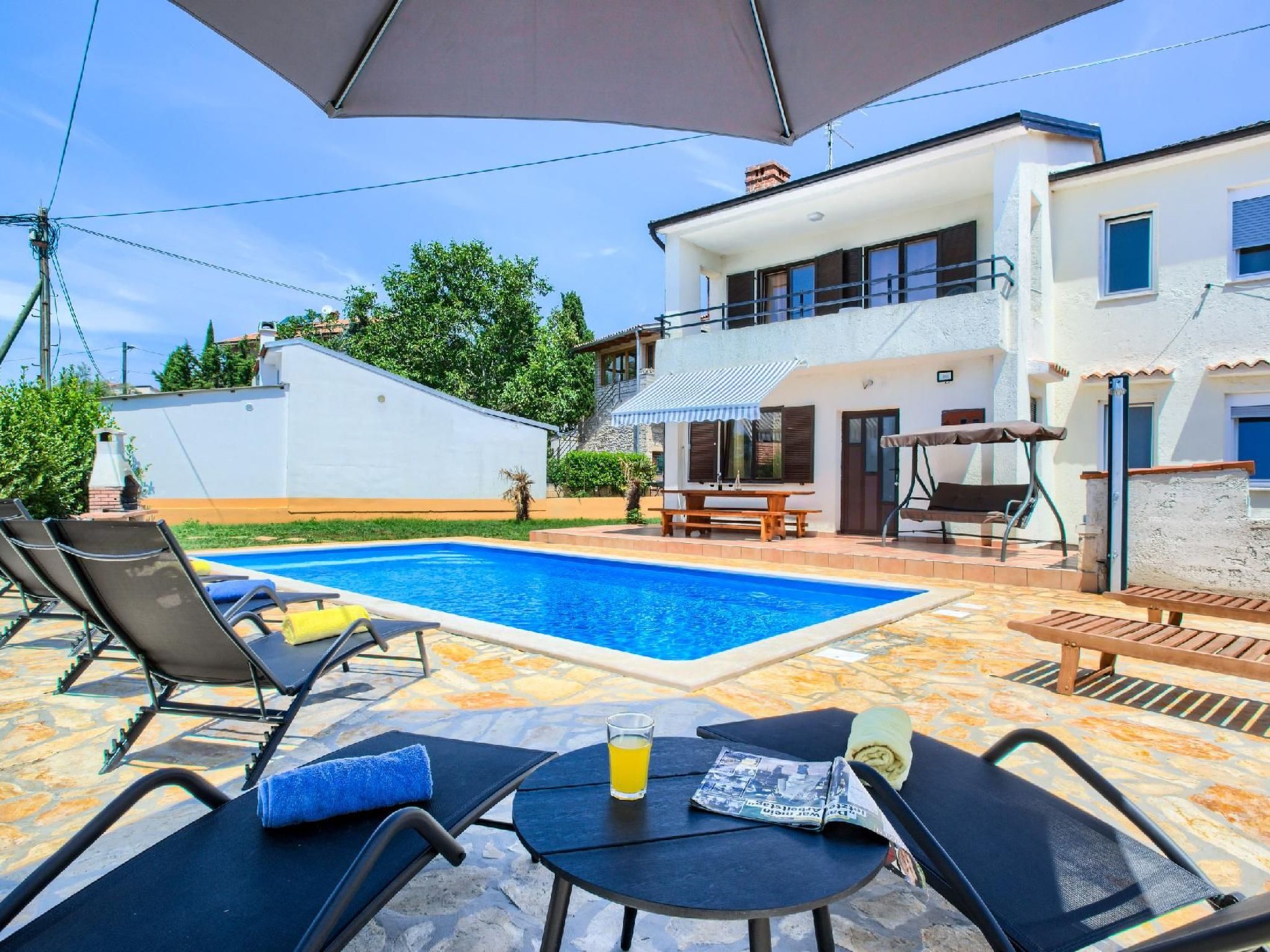 Villa mit Garten, Grill und Terrasse-Binnen