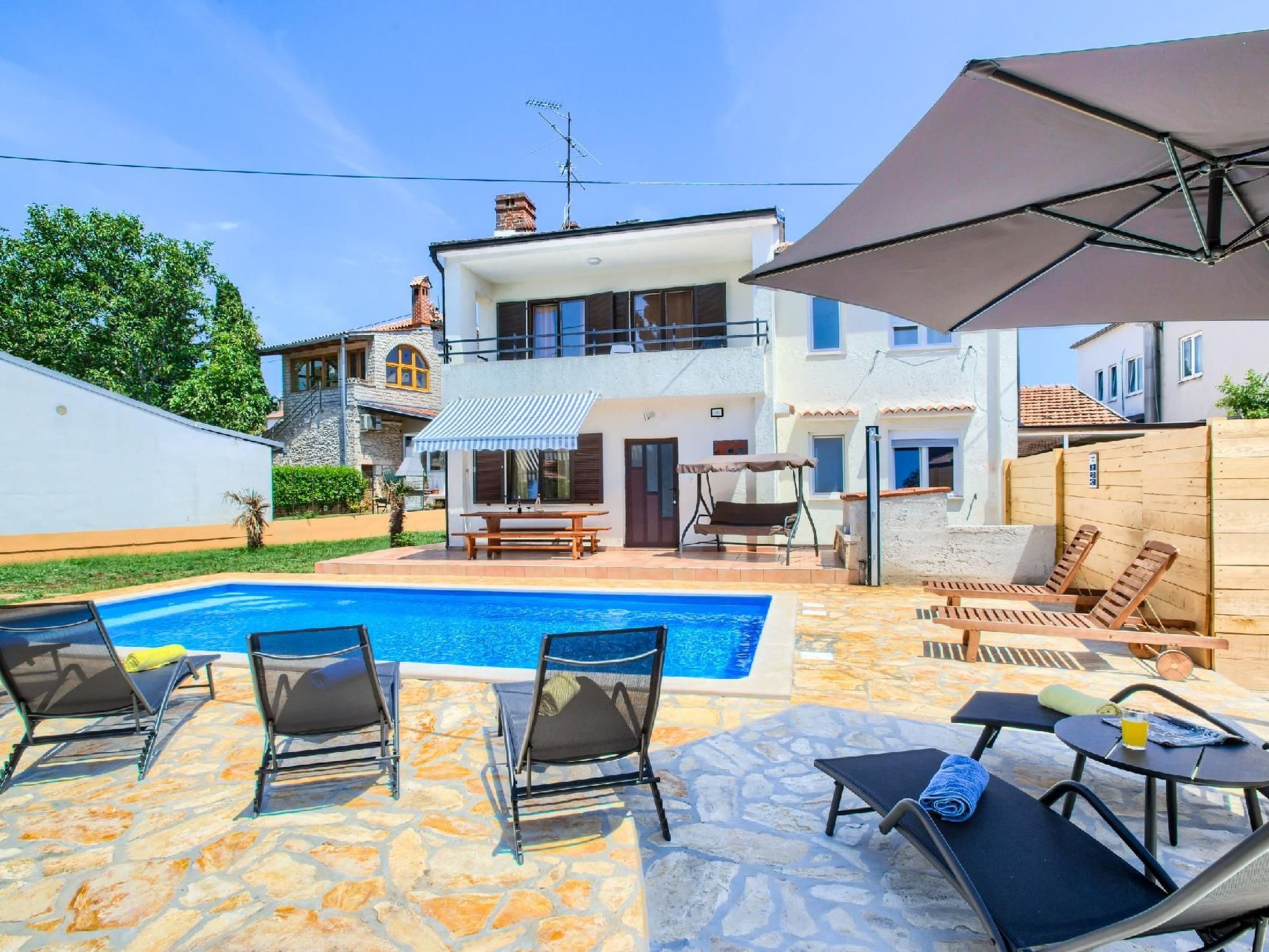 Villa mit Garten, Grill und Terrasse-Binnen