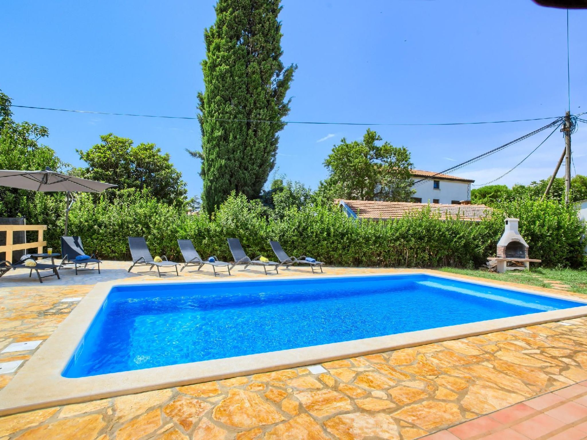 Villa mit Garten, Grill und Terrasse-Binnen