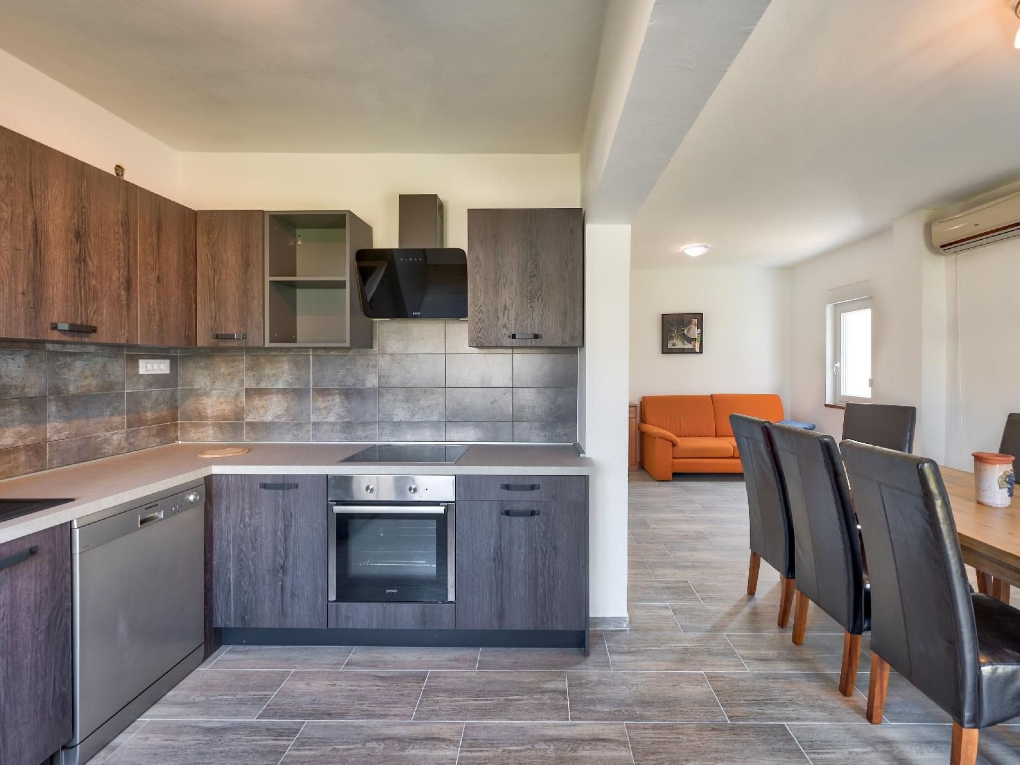 Villa mit Garten, Grill und Terrasse-Binnen