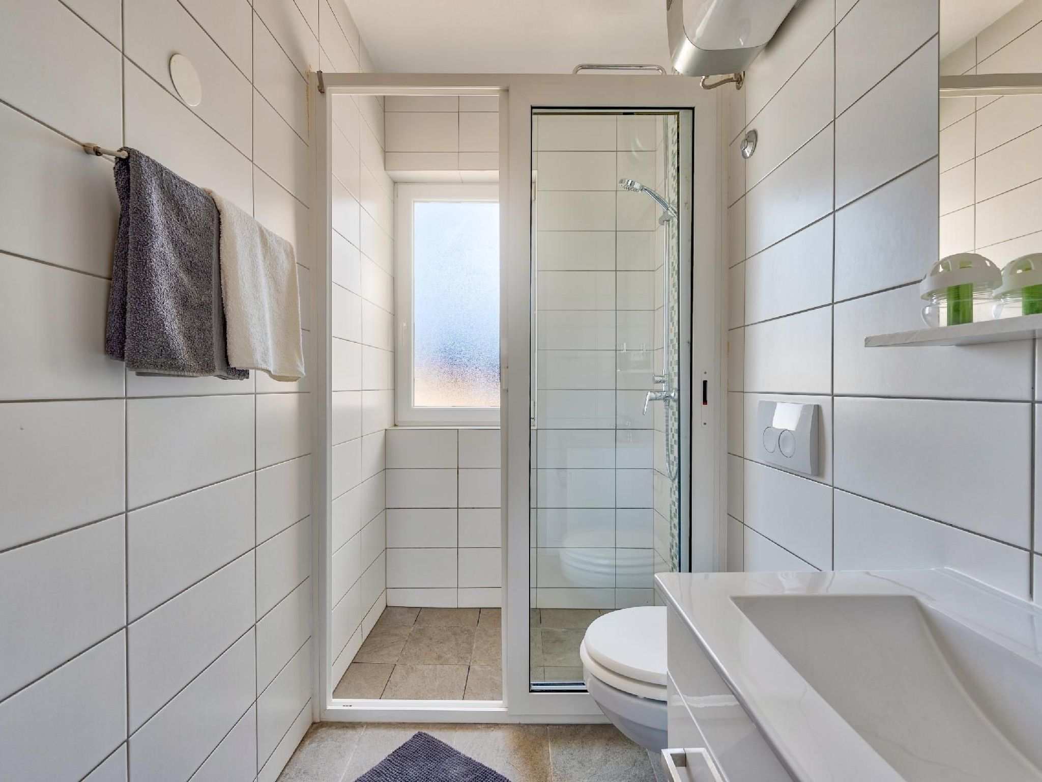 Villa mit Garten, Grill und Terrasse-Binnen