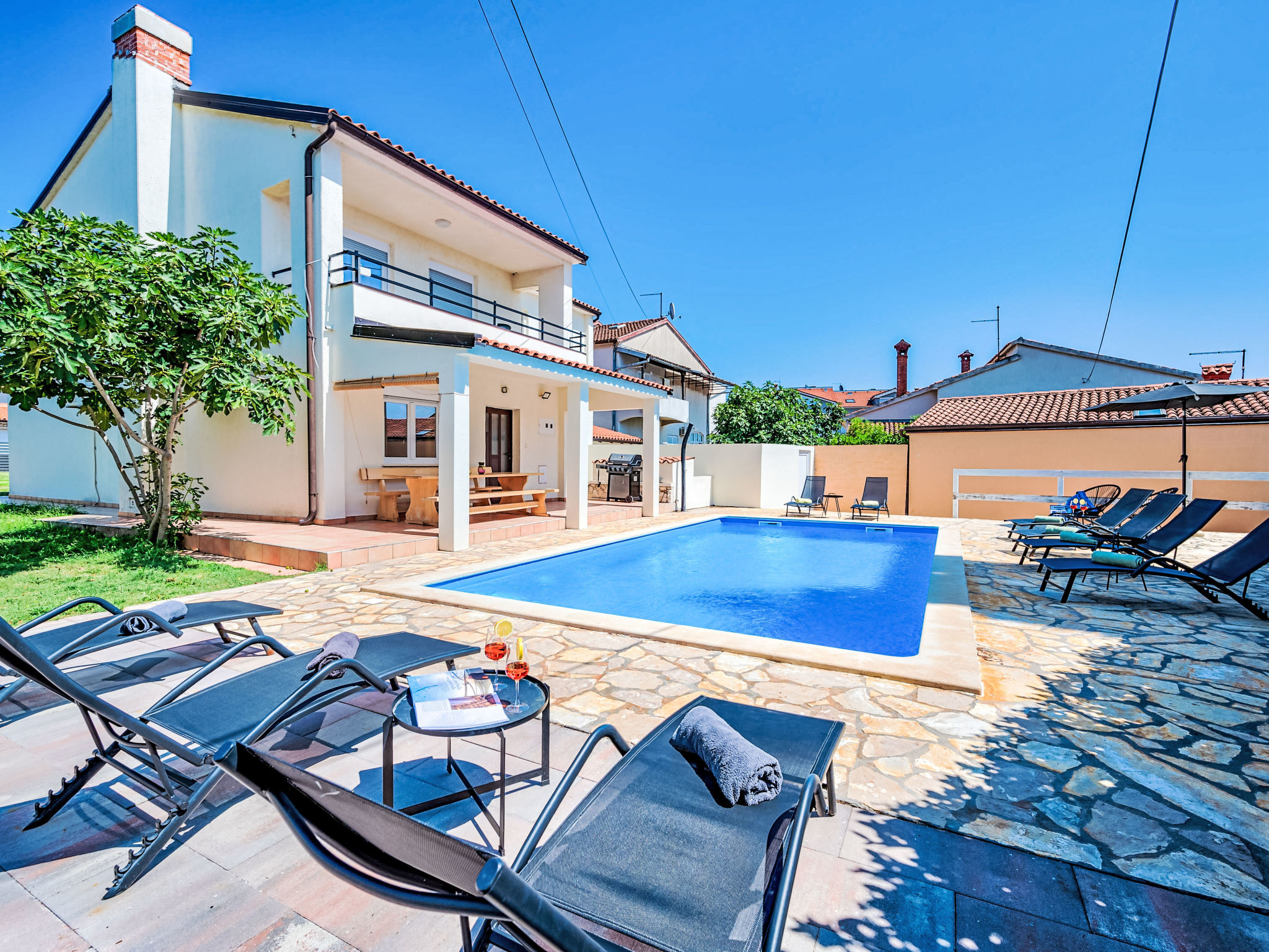 Photo of Villa mit Garten, Grill und Terrasse