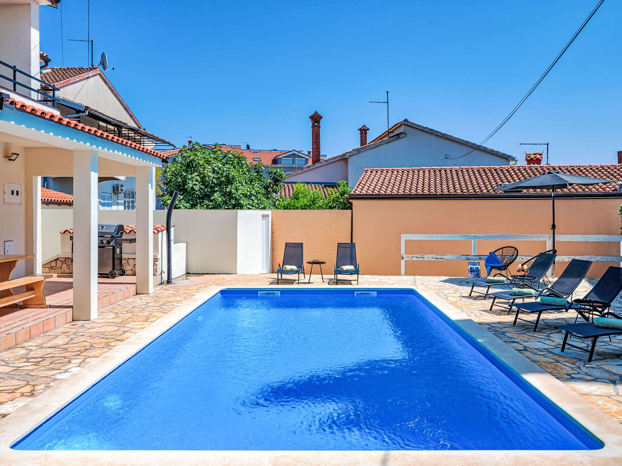 Photo of Villa mit Garten, Grill und Terrasse