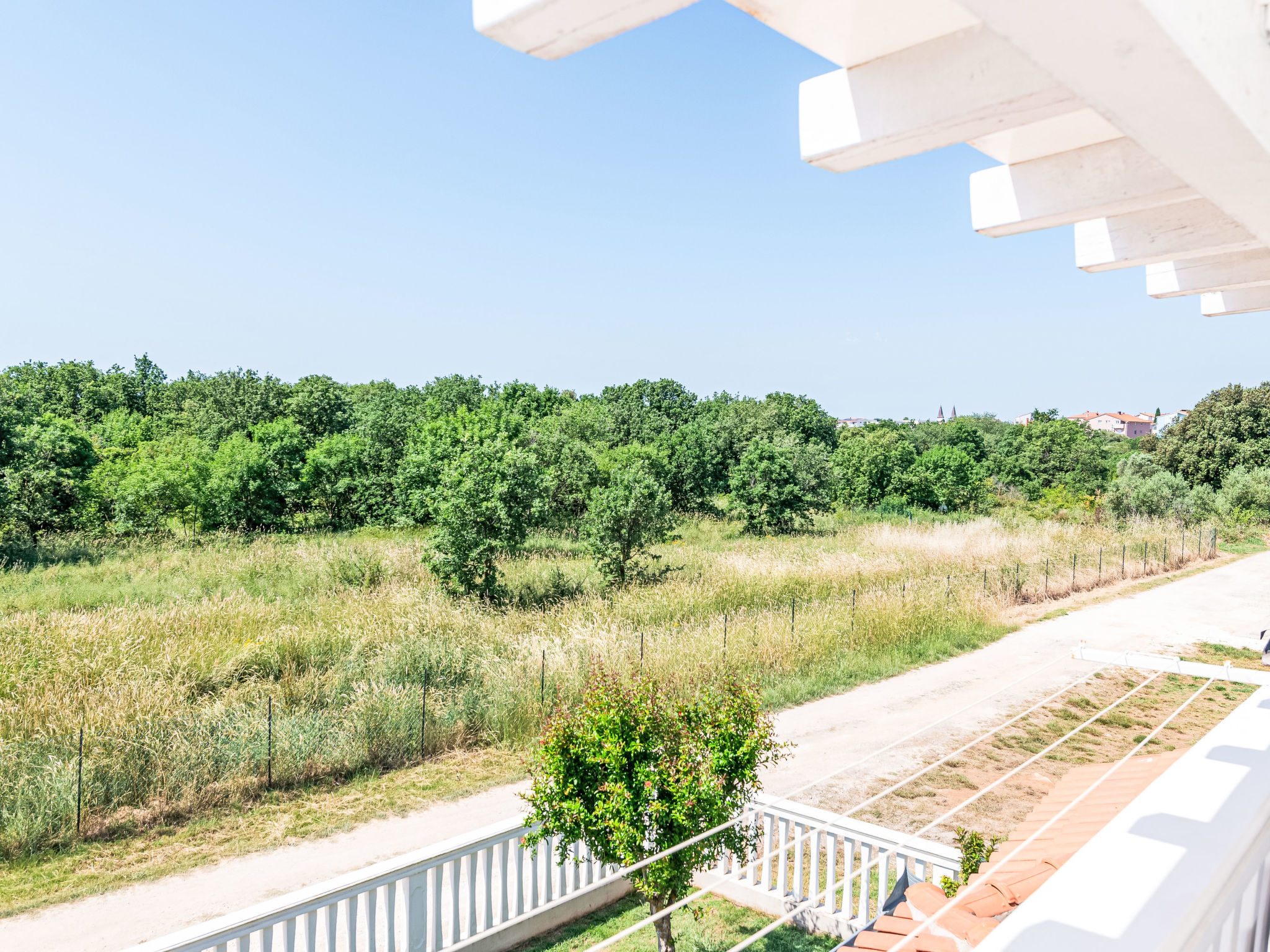 Photo of Tena Orange mit Parkplatz, Terrasse und BBQ
