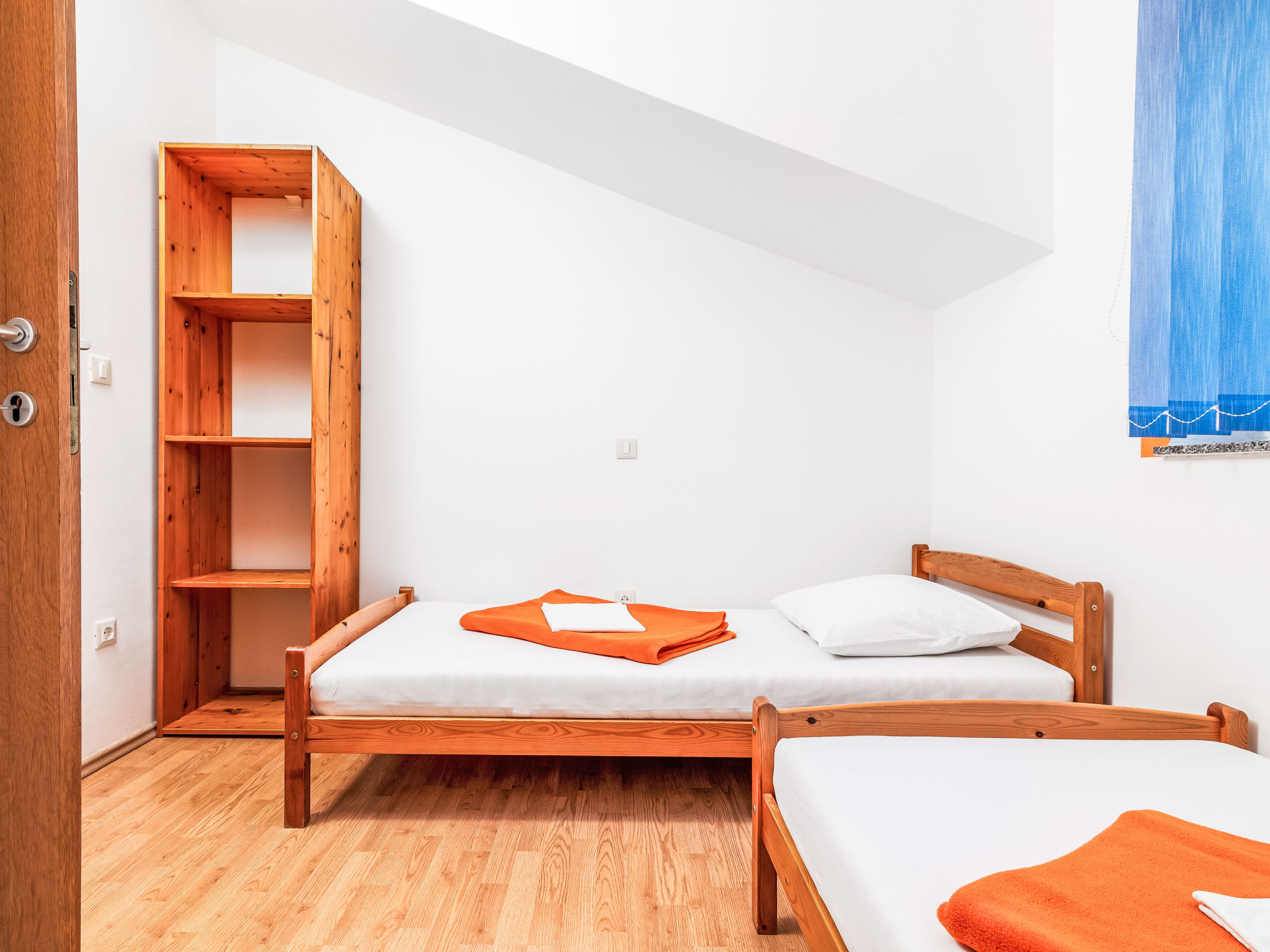 Photo of Tena Orange mit Parkplatz, Terrasse und BBQ