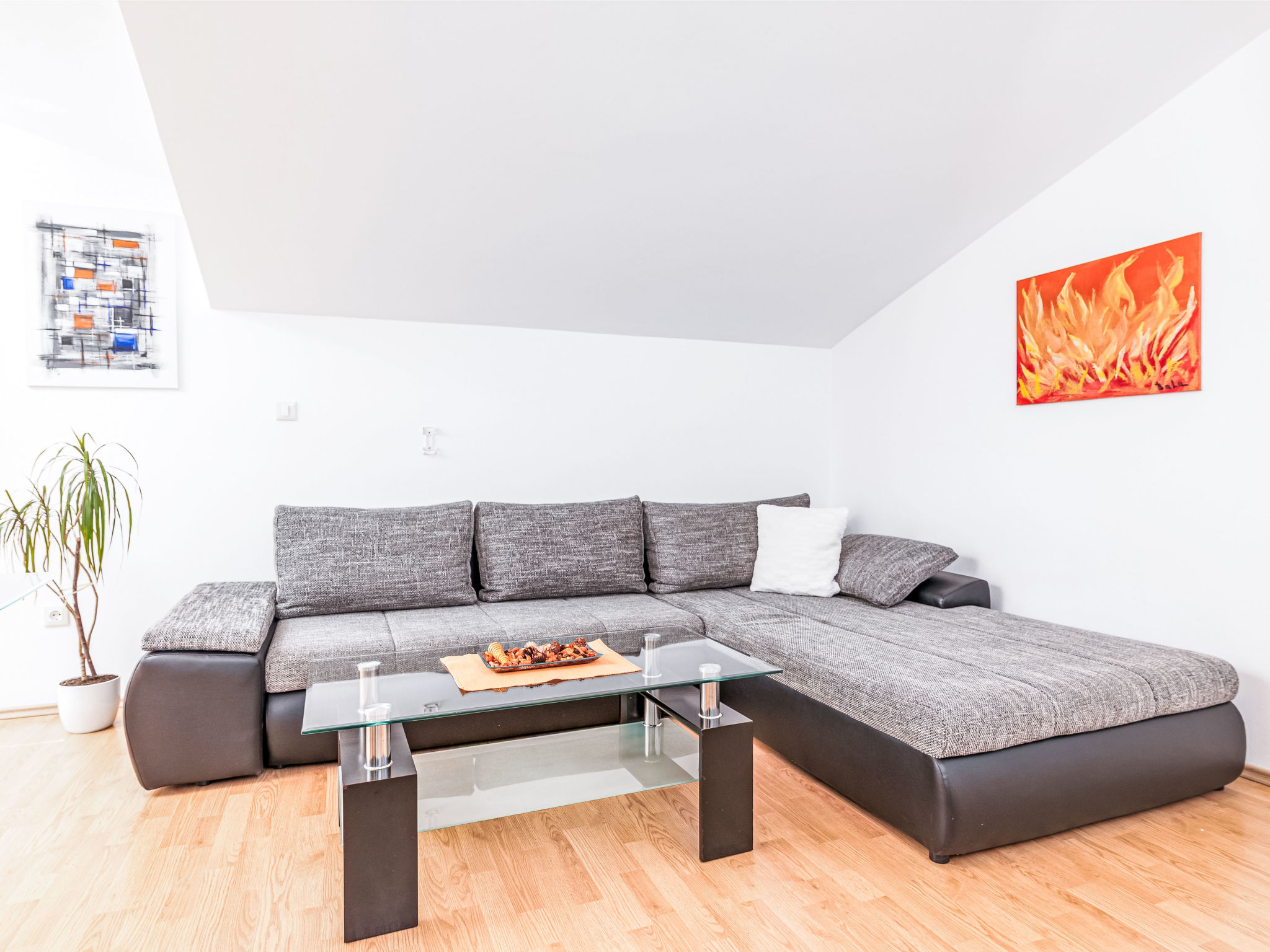 Photo of Tena Orange mit Parkplatz, Terrasse und BBQ