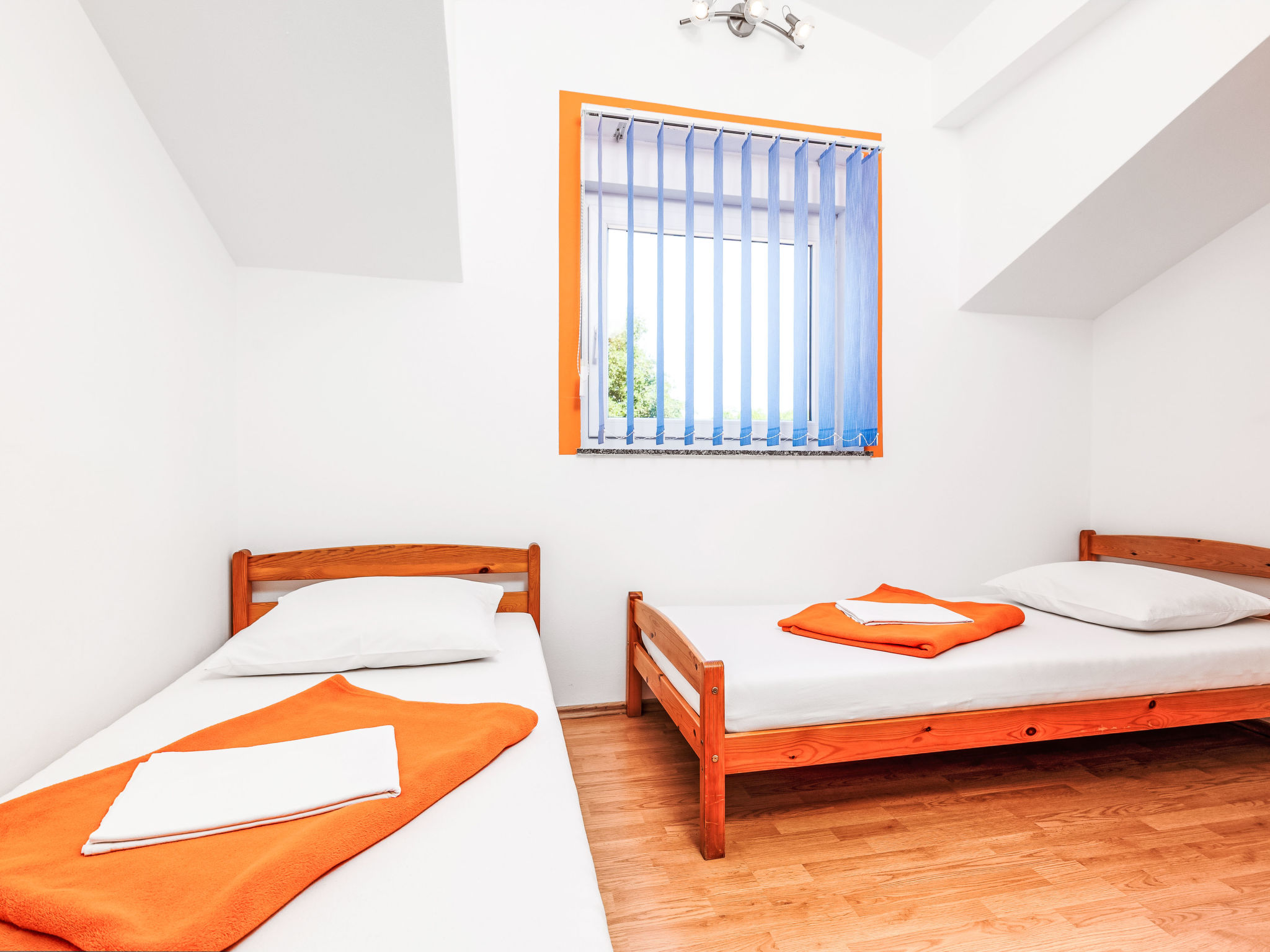 Photo of Tena Orange mit Parkplatz, Terrasse und BBQ