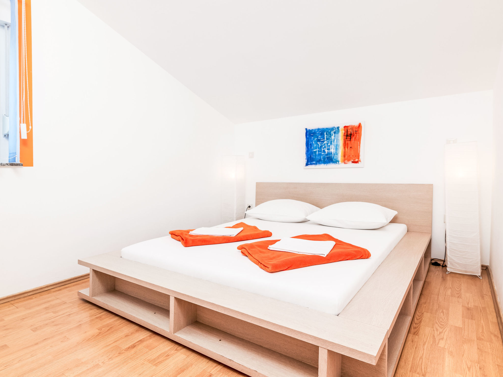 Photo of Tena Orange mit Parkplatz, Terrasse und BBQ