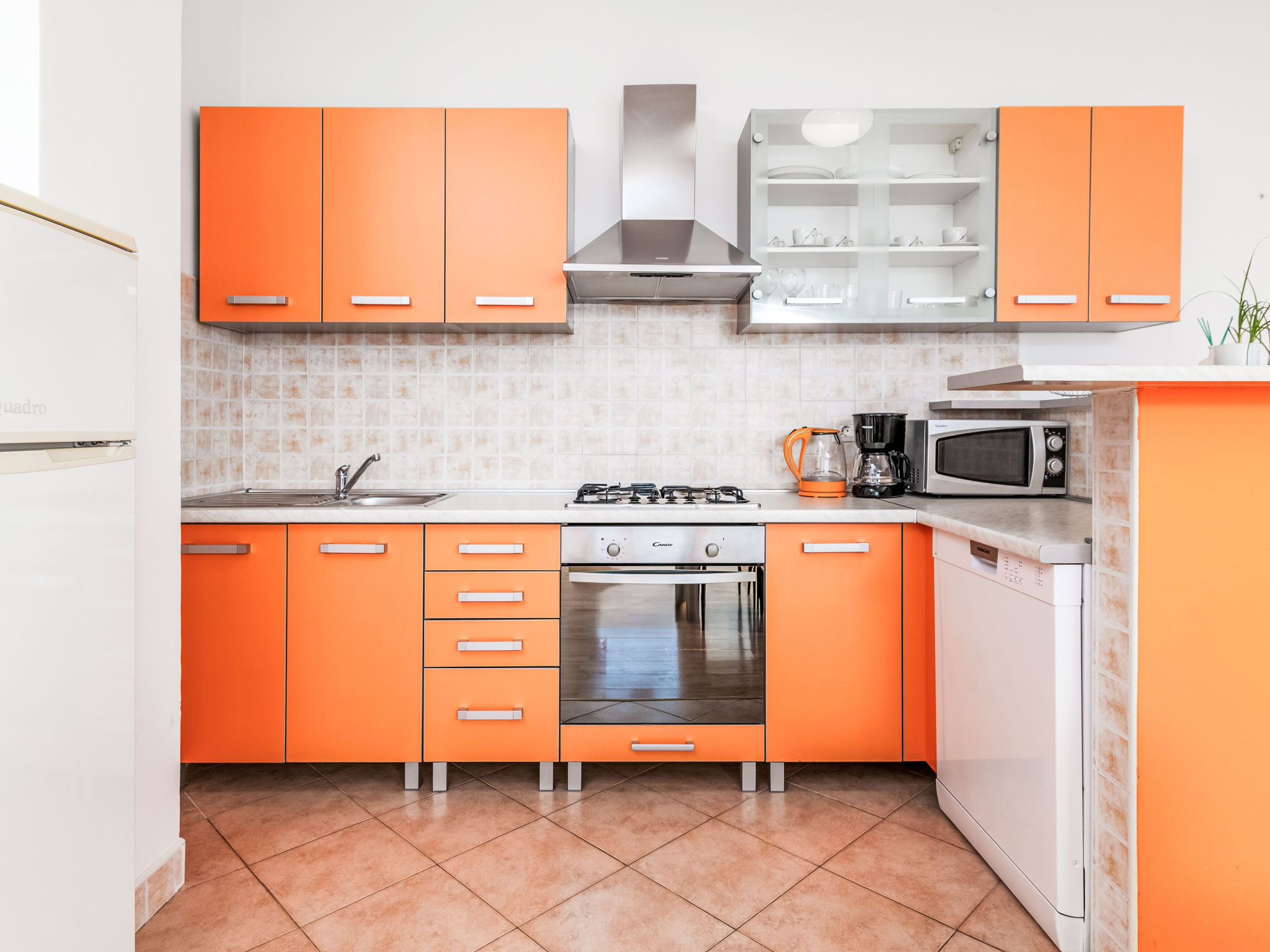 Photo of Tena Orange mit Parkplatz, Terrasse und BBQ
