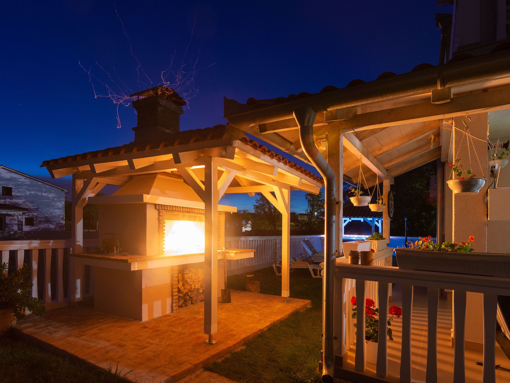 Mit Jacuzzi, Garten und Parkplatz-Binnen