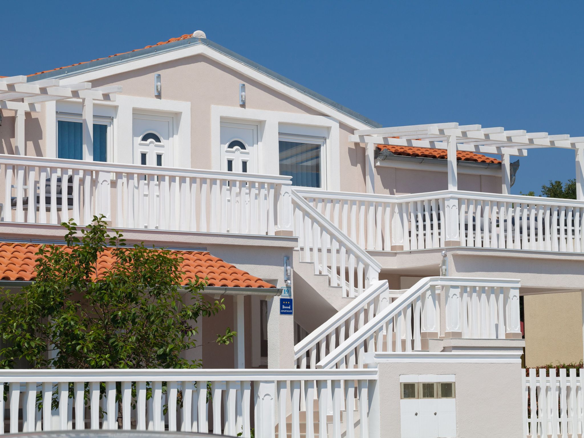 Mit Jacuzzi, Garten und Parkplatz-Binnen