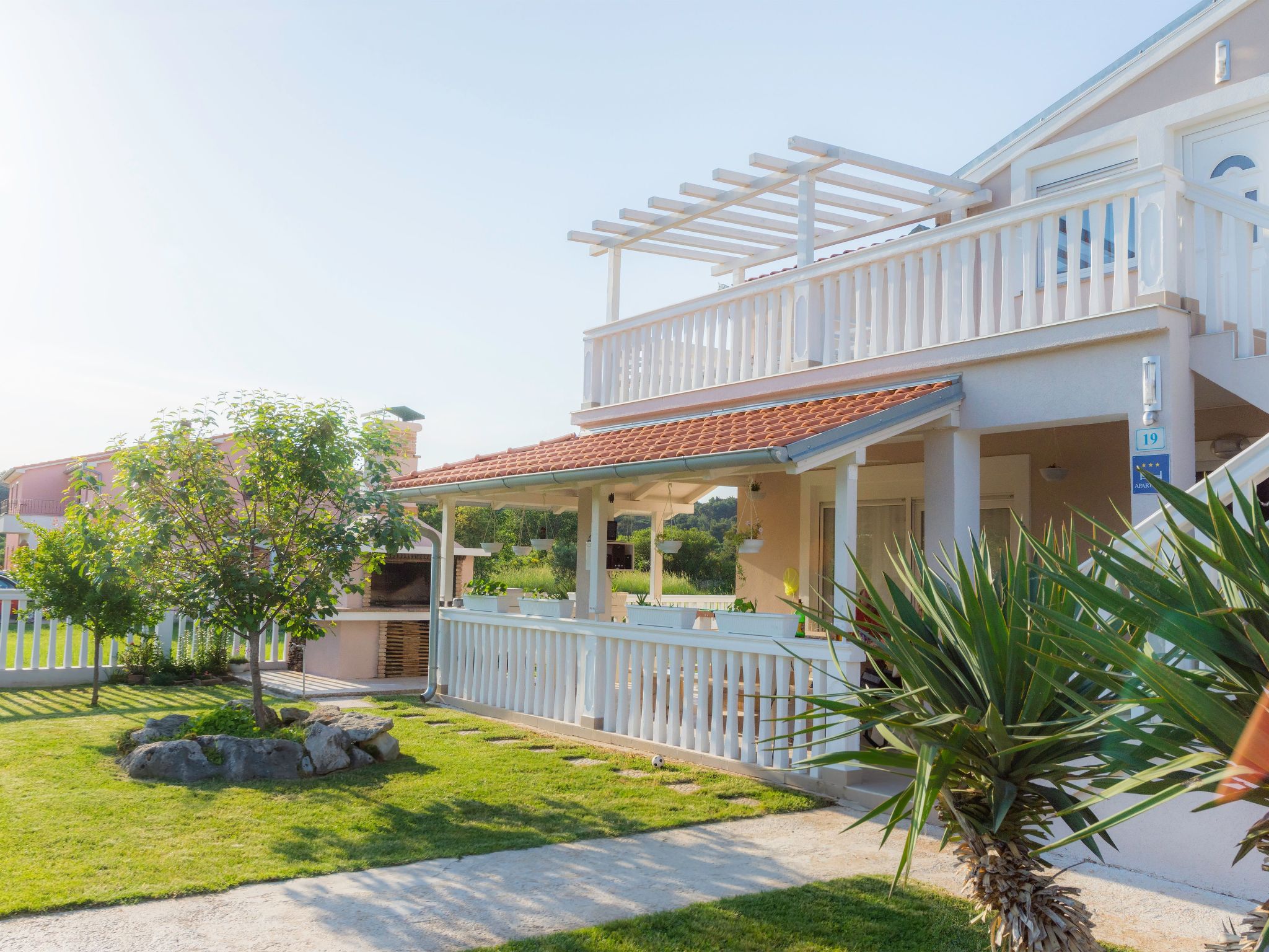 Mit Jacuzzi, Garten und Parkplatz-Binnen