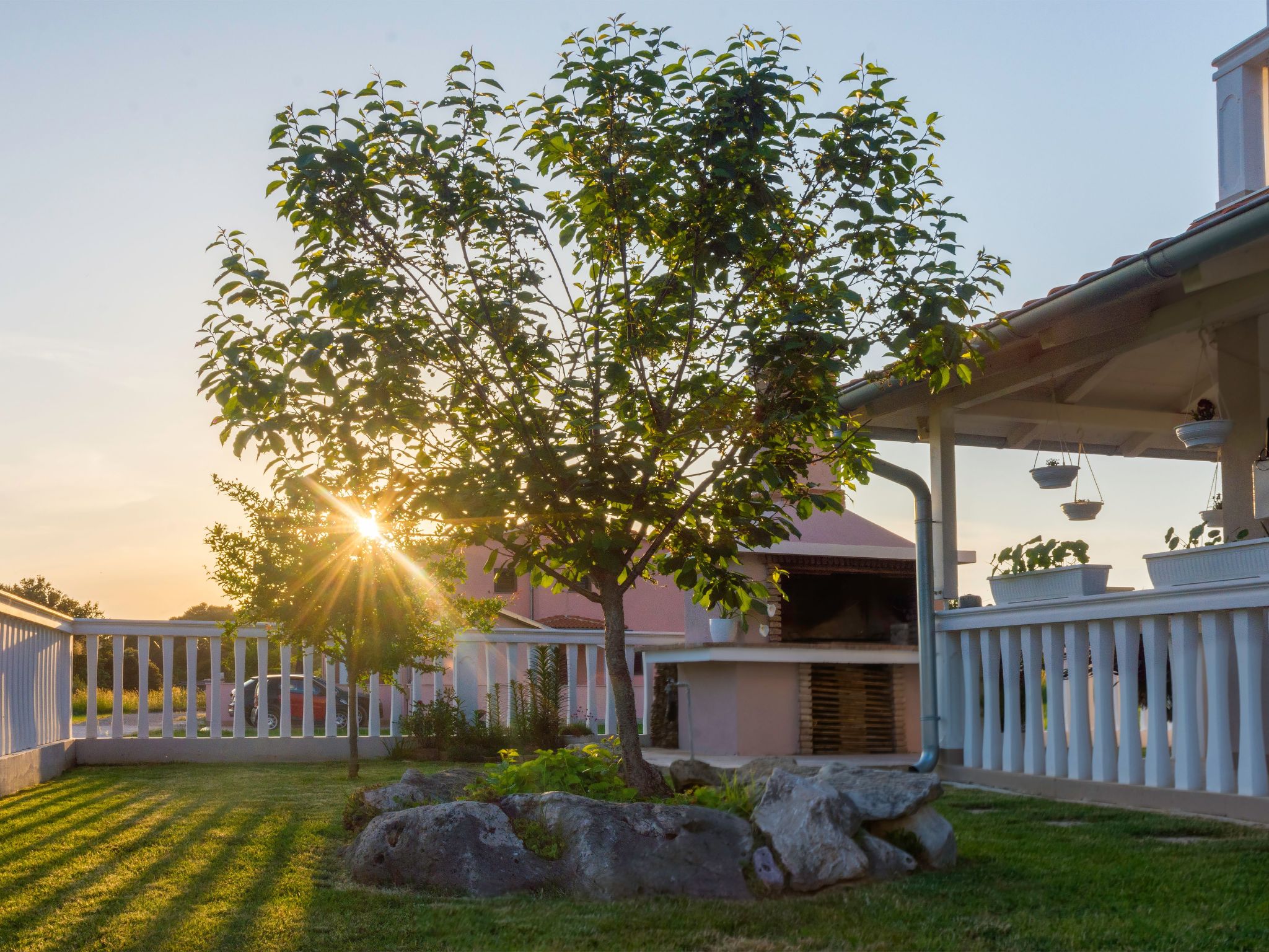 Mit Jacuzzi, Garten und Parkplatz-Binnen