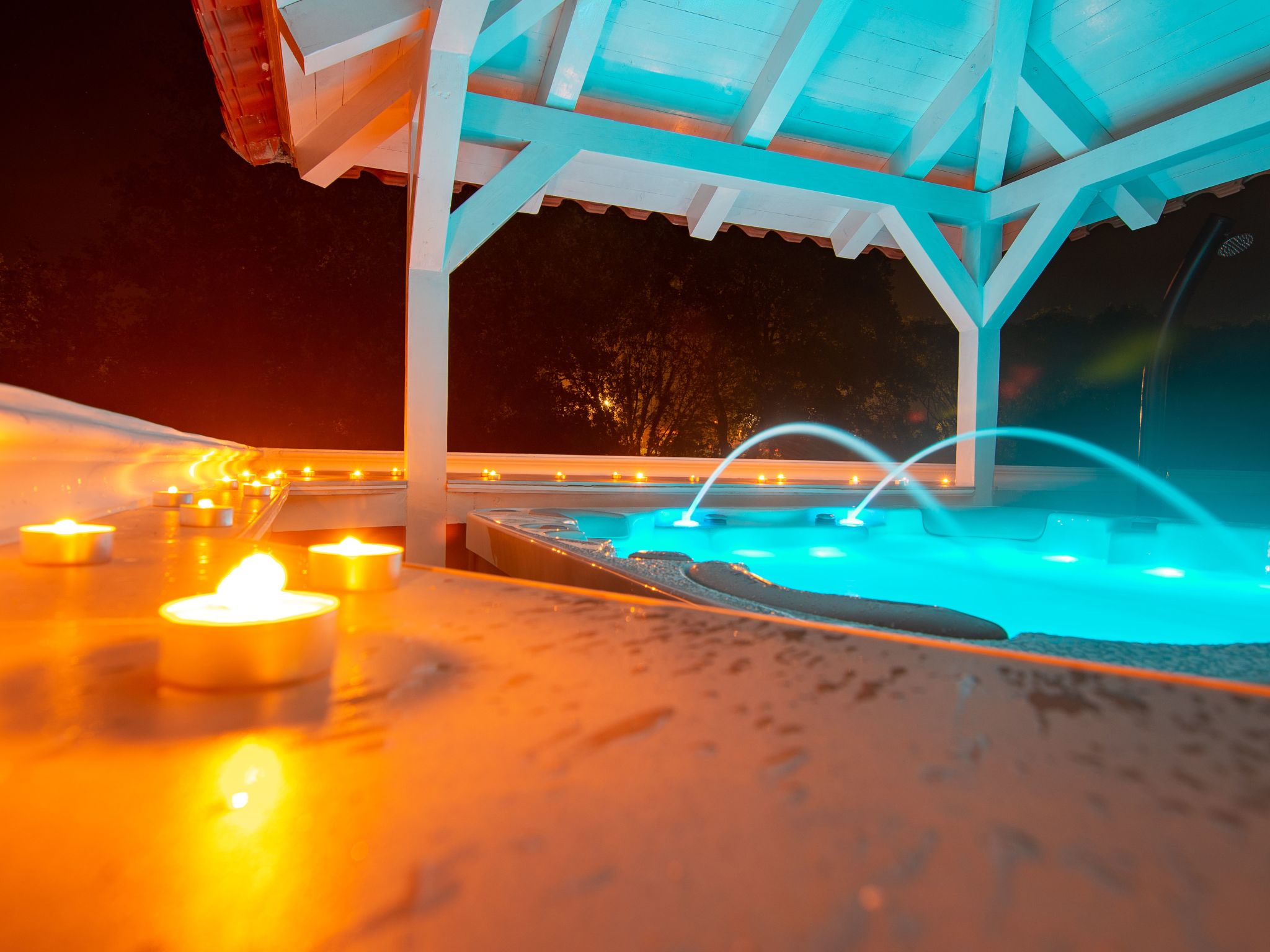 Mit Jacuzzi, Garten und Parkplatz-Binnen