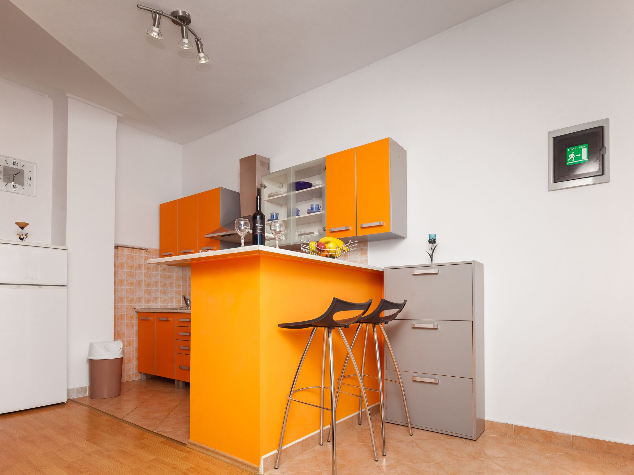 Mit Jacuzzi, Garten und Parkplatz-Binnen