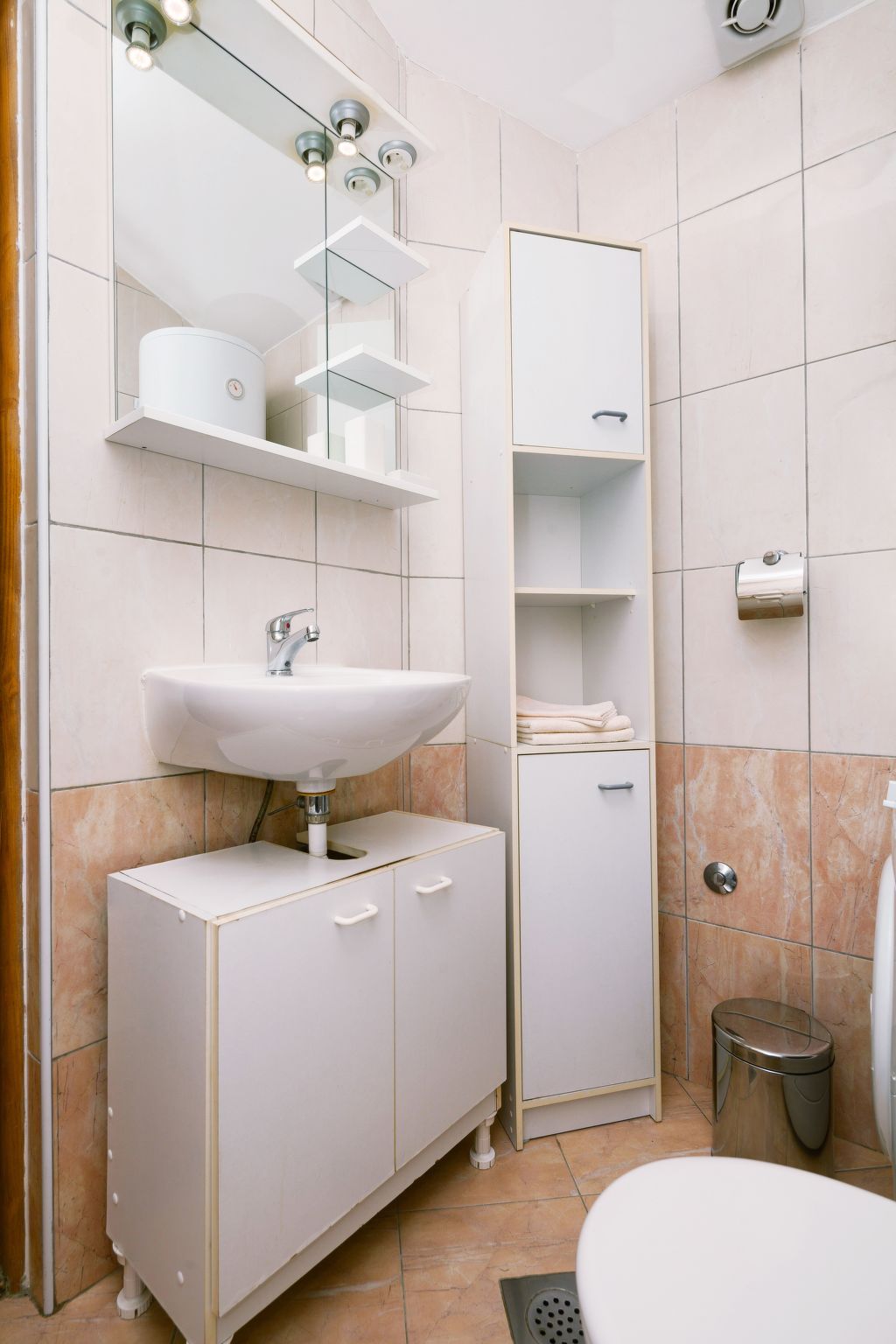 Mit Jacuzzi, Garten und Parkplatz-Binnen