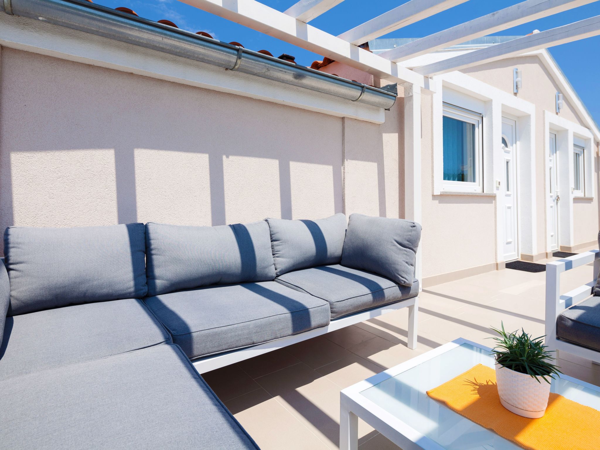 Mit Jacuzzi, Garten und Parkplatz-Binnen