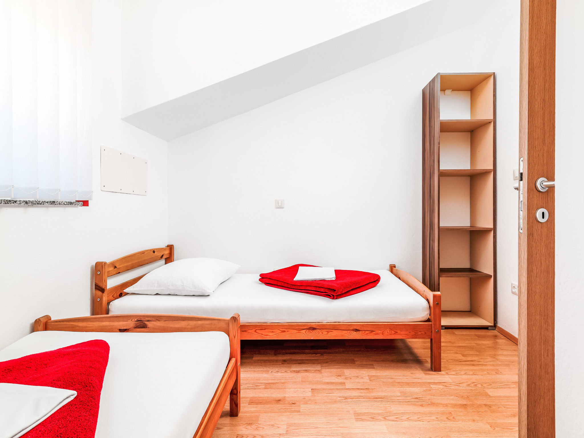 Photo of Ema Red mit Parkplatz, Terrasse und Grillmöglic