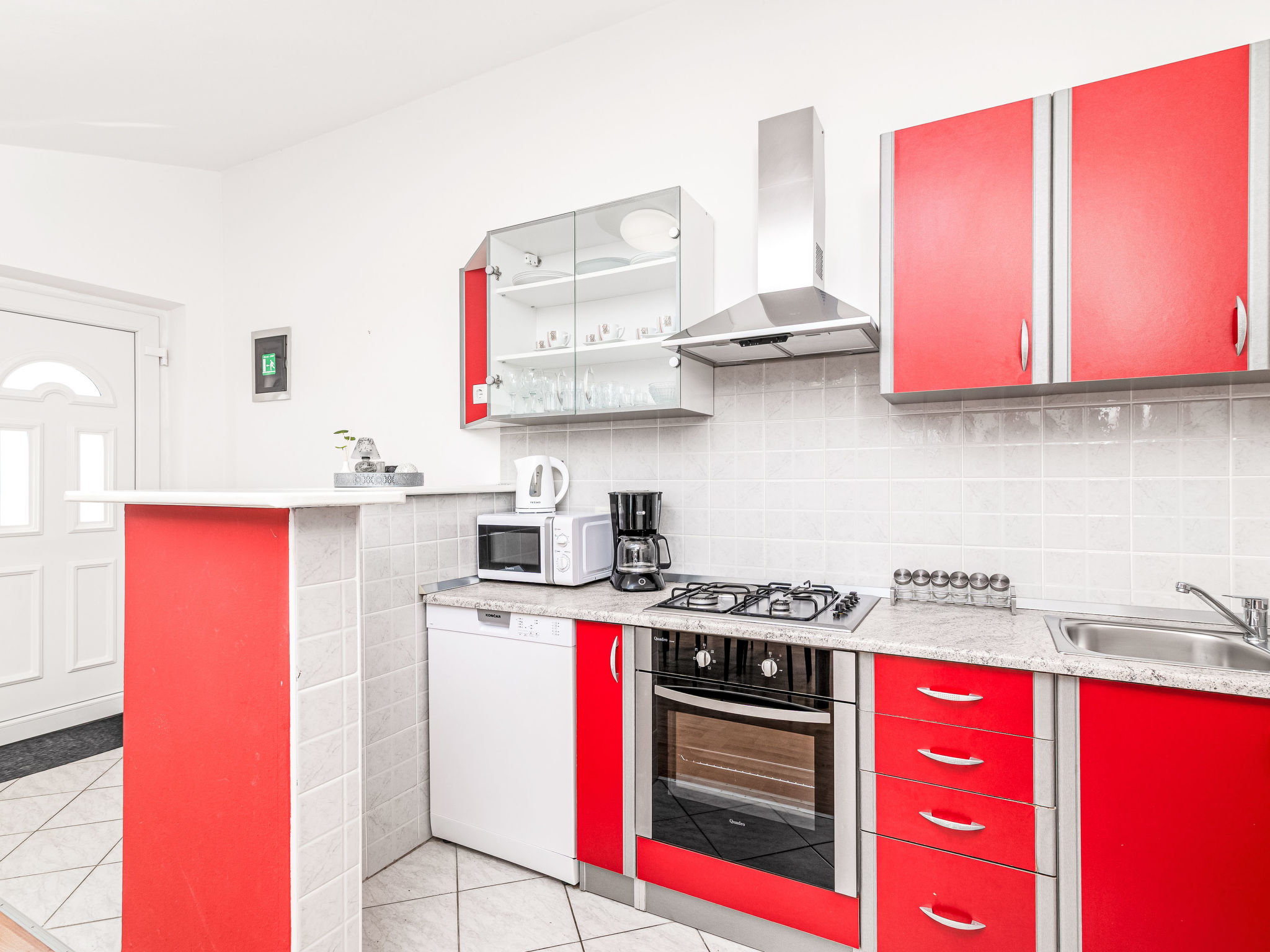 Photo of Ema Red mit Parkplatz, Terrasse und Grillmöglic