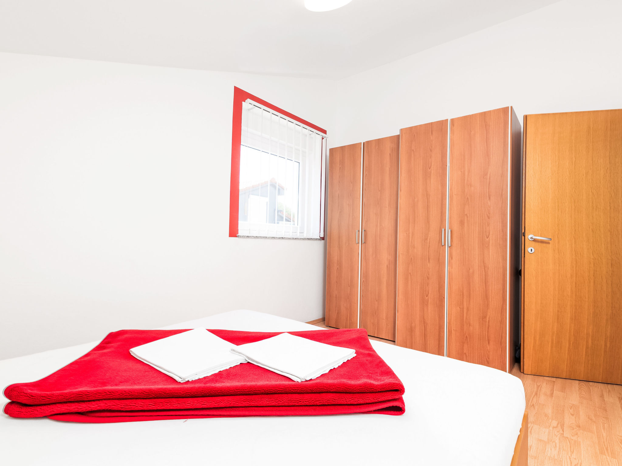 Photo of Ema Red mit Parkplatz, Terrasse und Grillmöglic