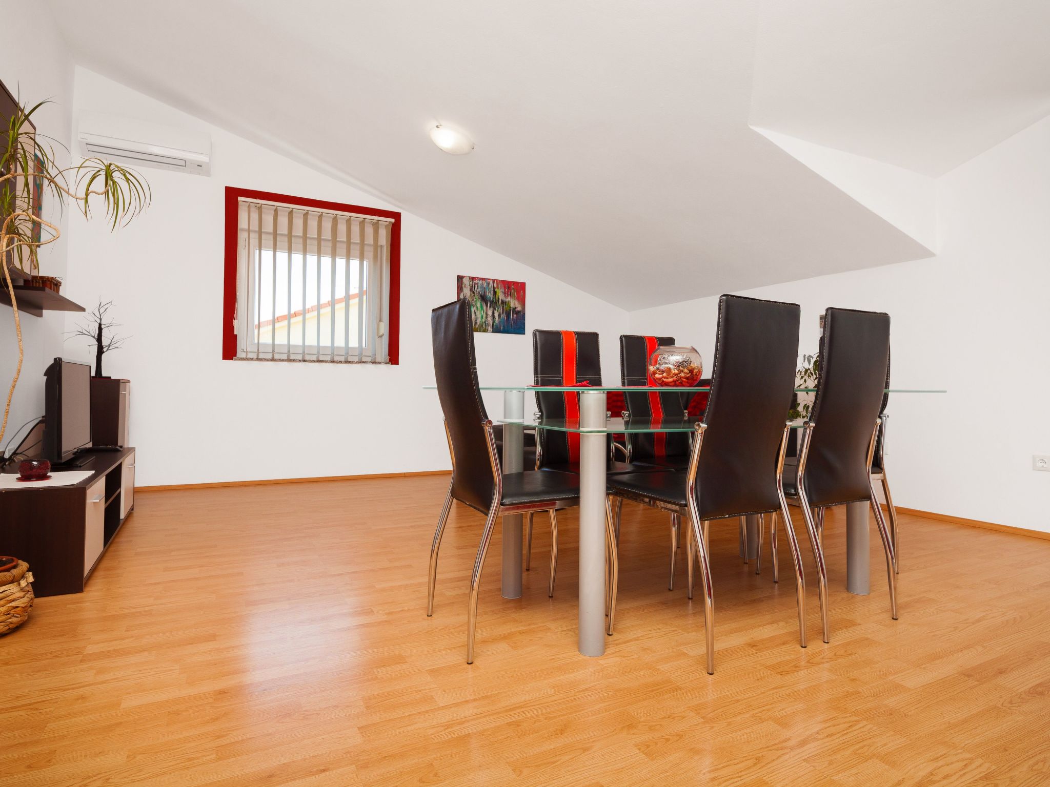 Photo of Ema Red mit Jacuzzi