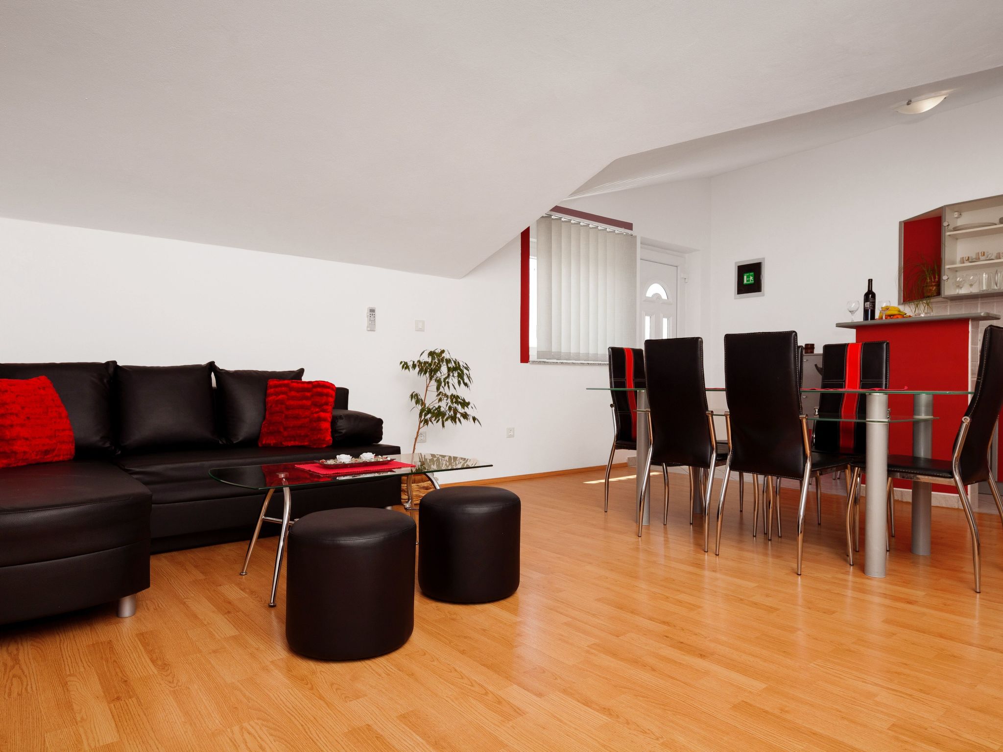 Photo of Ema Red mit Jacuzzi