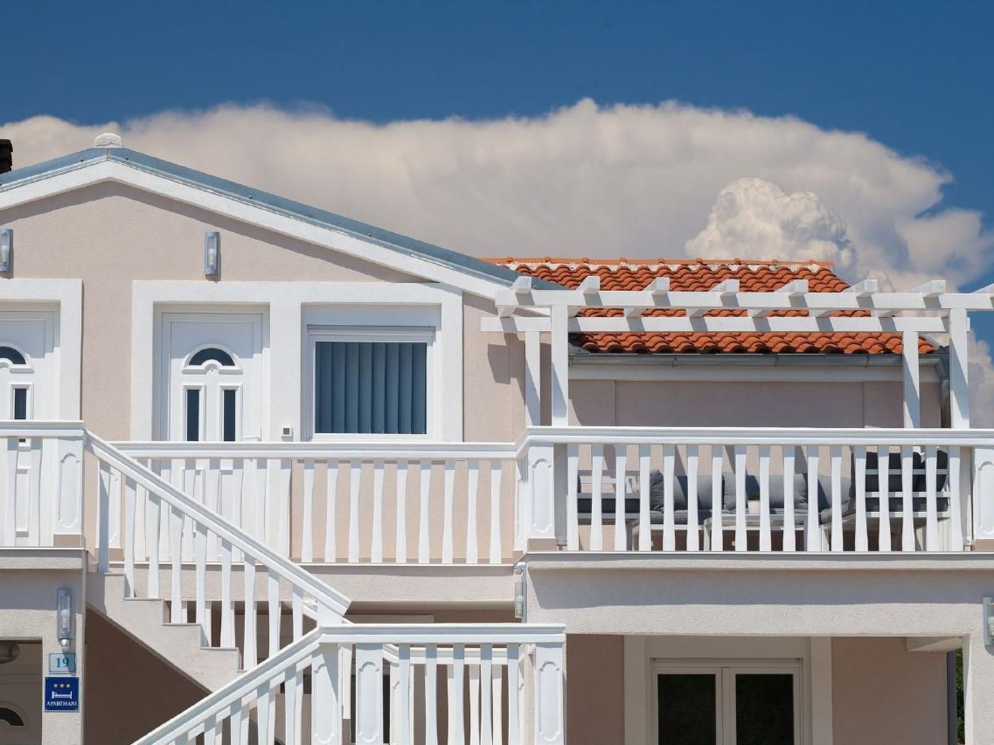 Mit Jacuzzi in Villa mit Parkplatz-Binnen