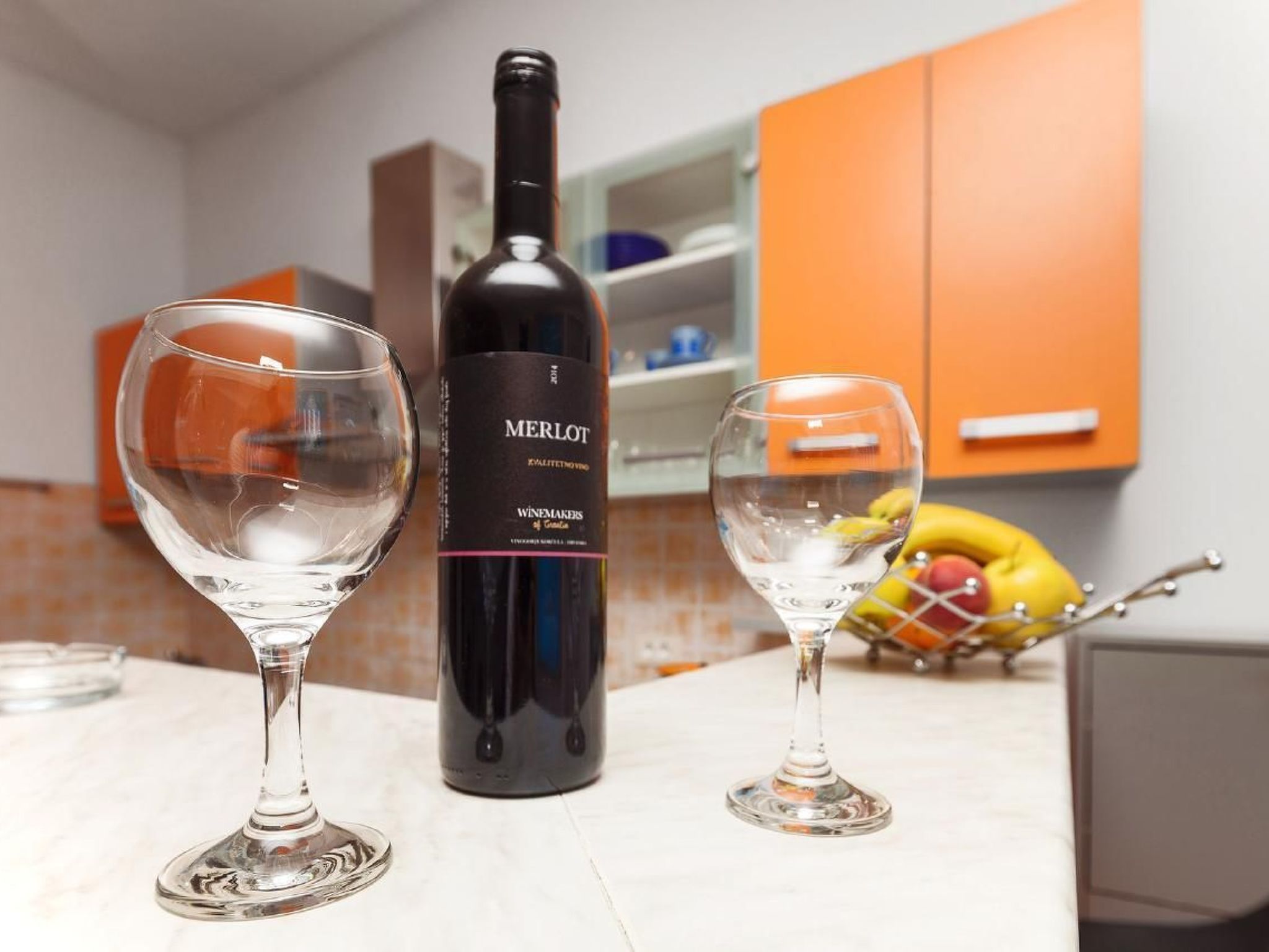 Mit Jacuzzi in Villa mit Parkplatz-Binnen