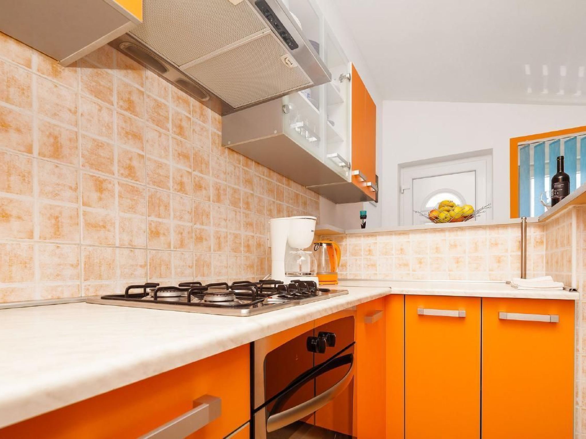 Mit Jacuzzi in Villa mit Parkplatz-Binnen