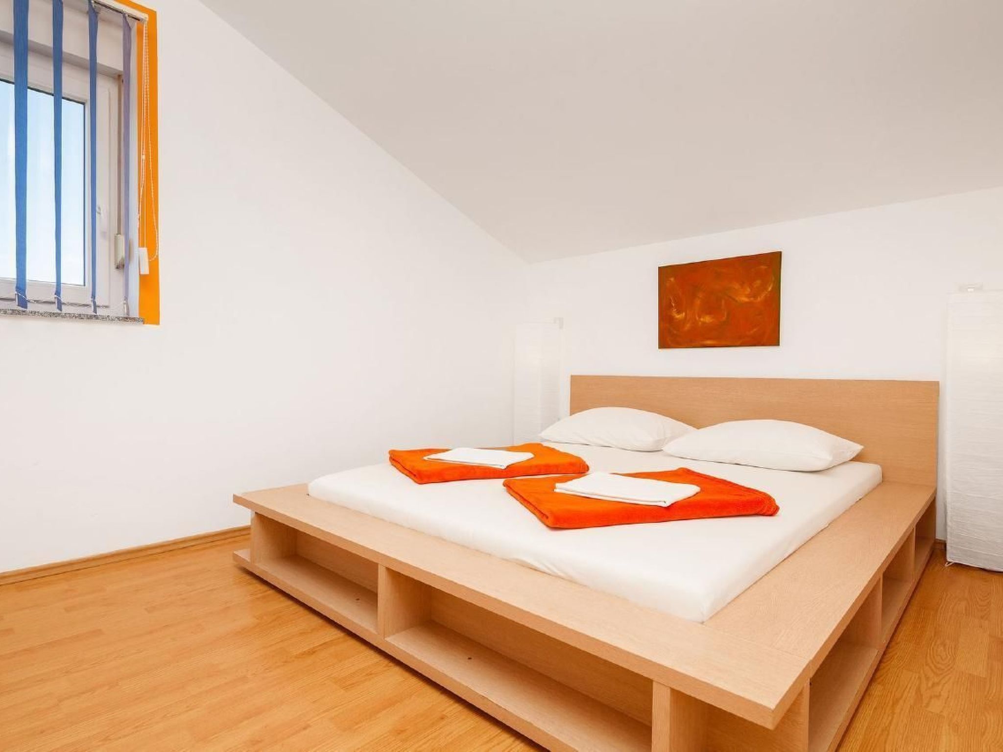 Mit Jacuzzi in Villa mit Parkplatz-Binnen