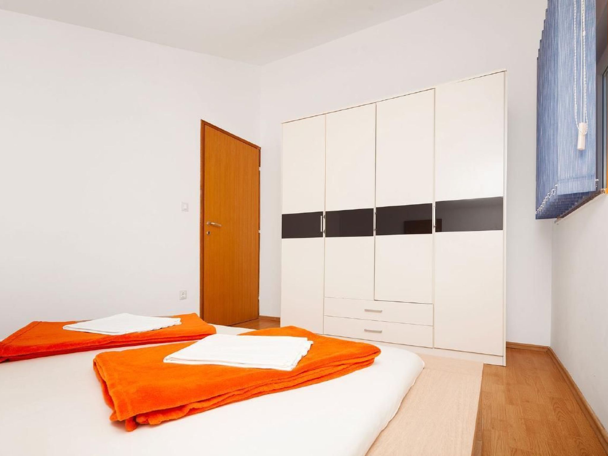 Mit Jacuzzi in Villa mit Parkplatz-Binnen