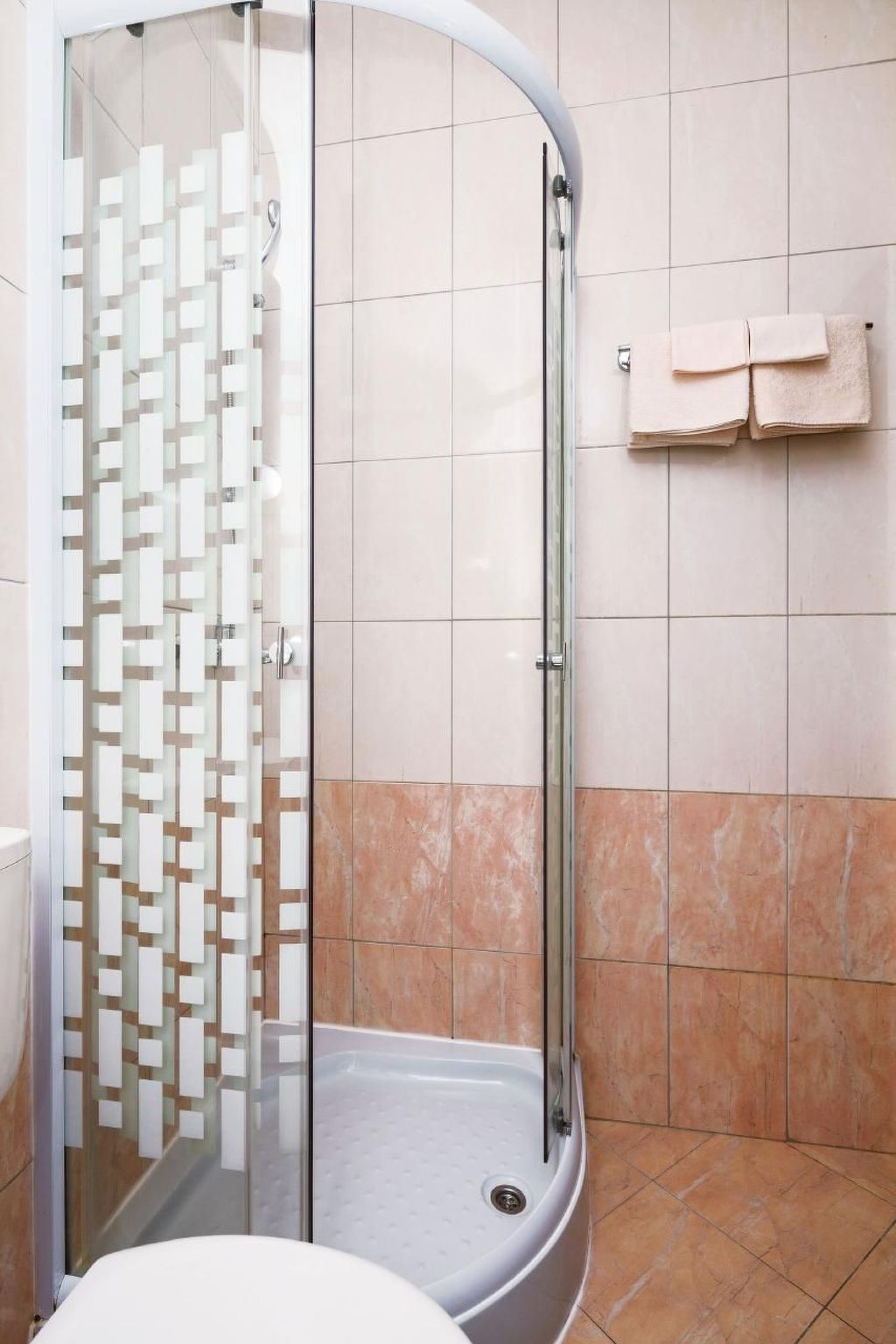 Mit Jacuzzi in Villa mit Parkplatz-Binnen