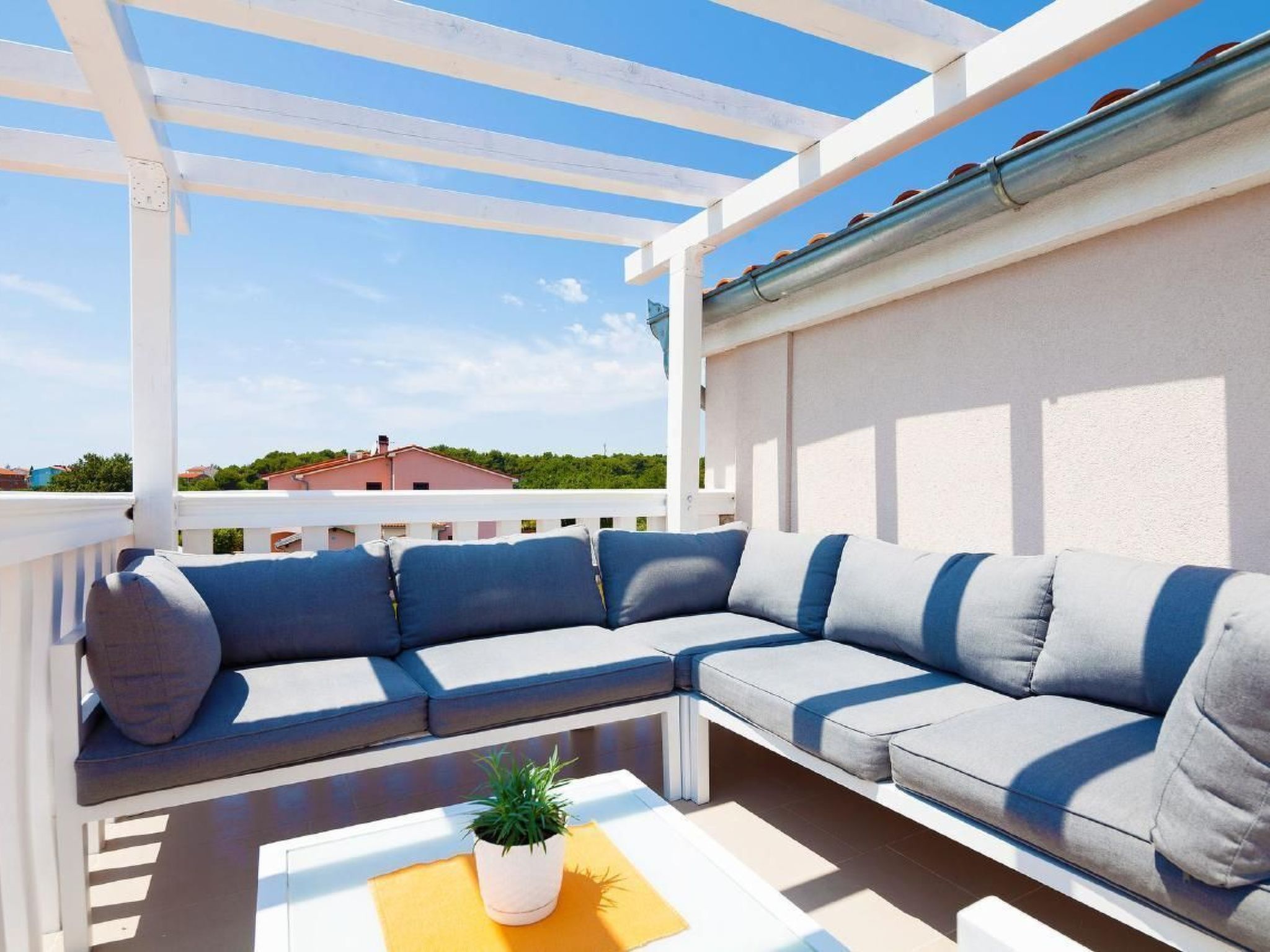 Mit Jacuzzi in Villa mit Parkplatz-Binnen