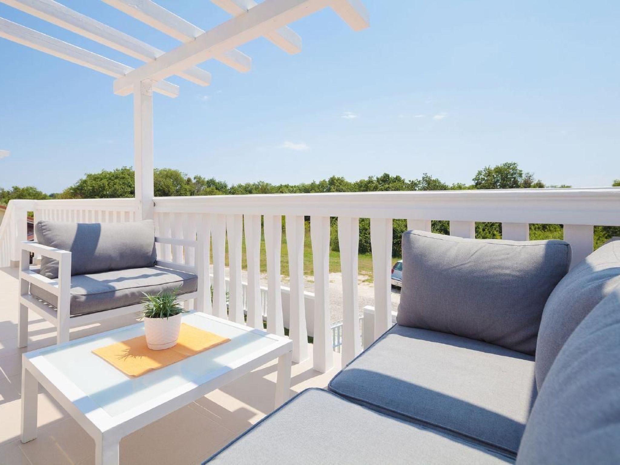 Mit Jacuzzi in Villa mit Parkplatz-Binnen