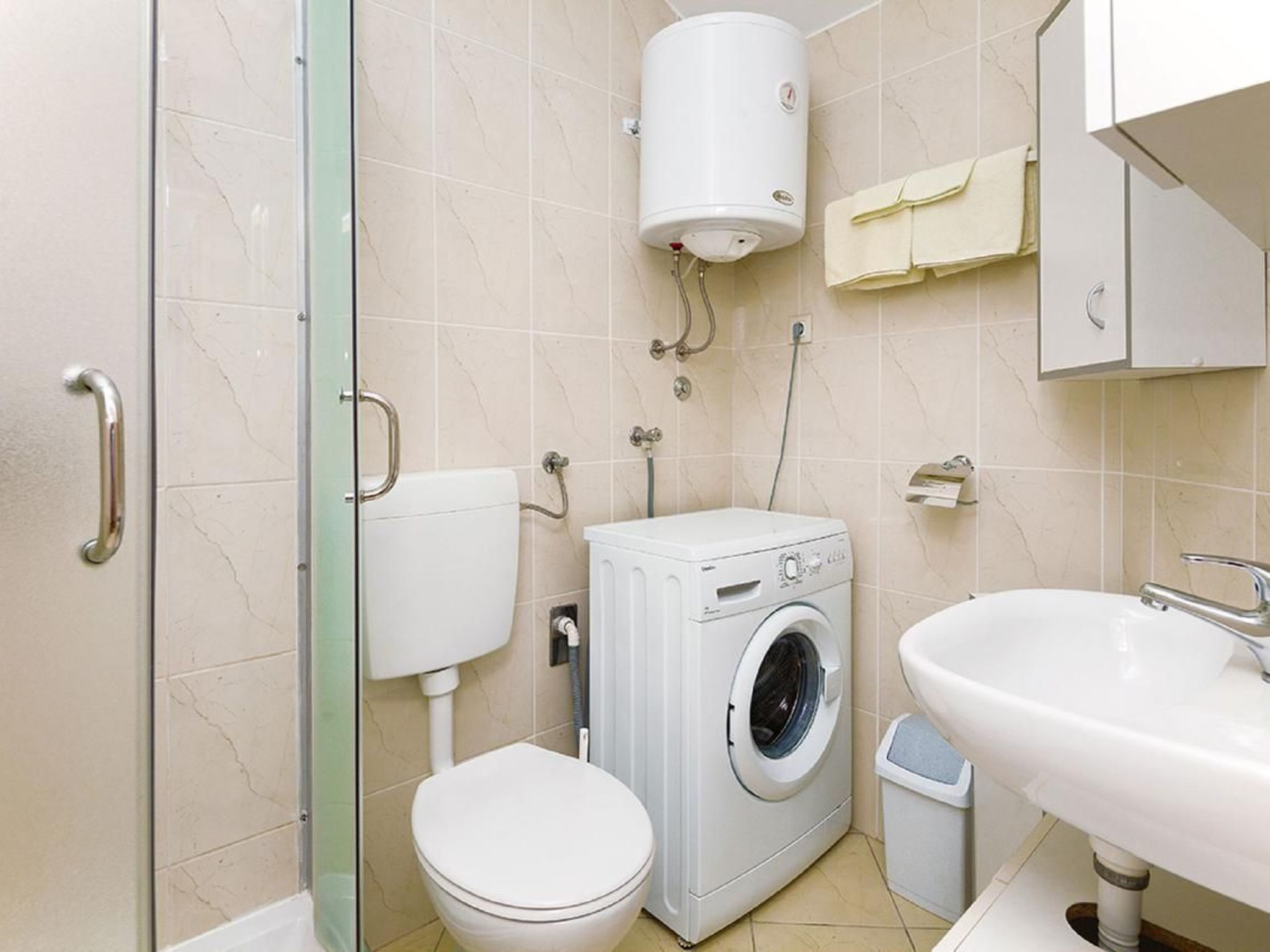 Photo of Moderne Ferienwohnung mit jacuzzi