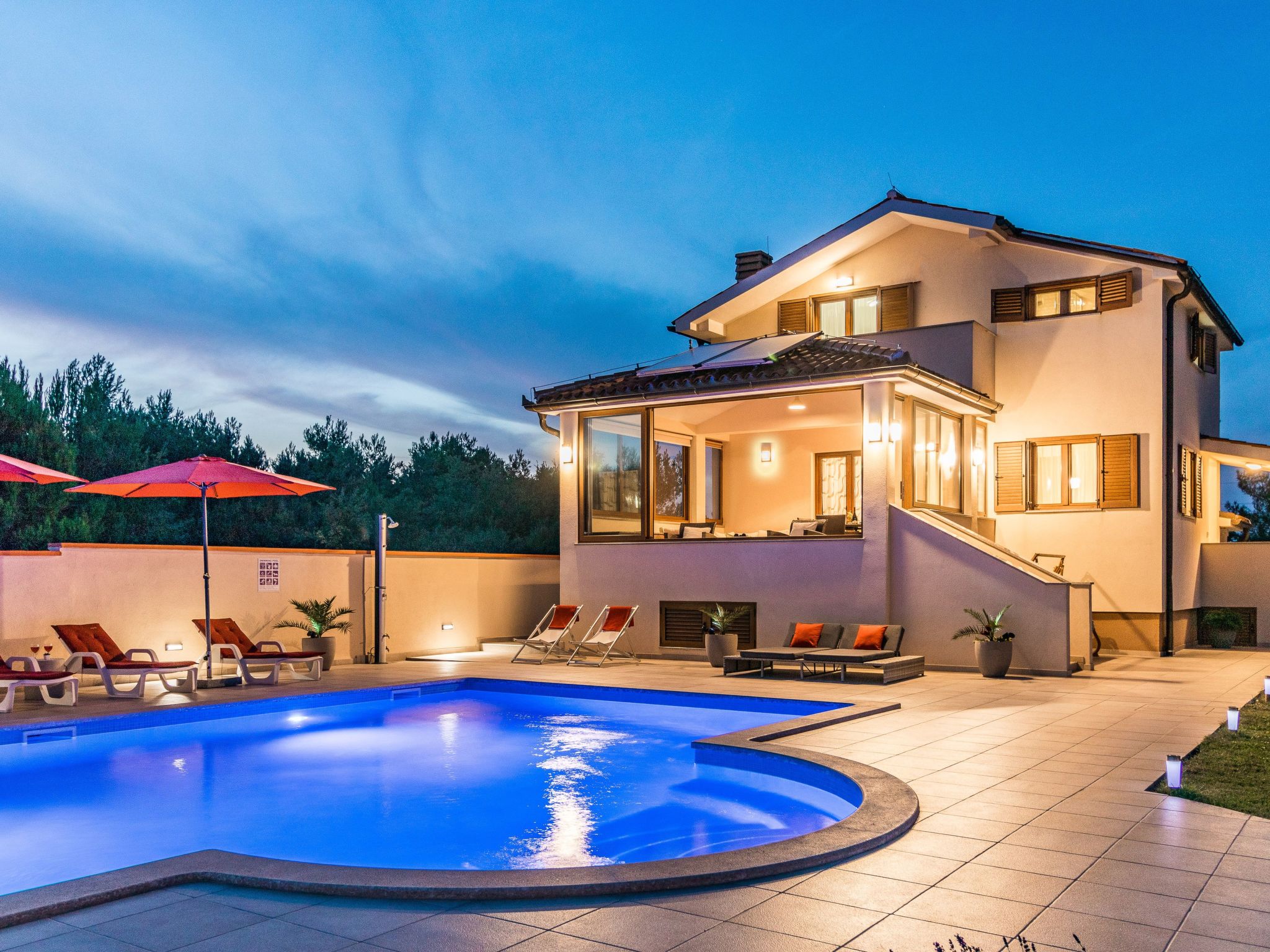 Nettes Ferienhaus in Pomer mit Privatem Pool-Drinnen