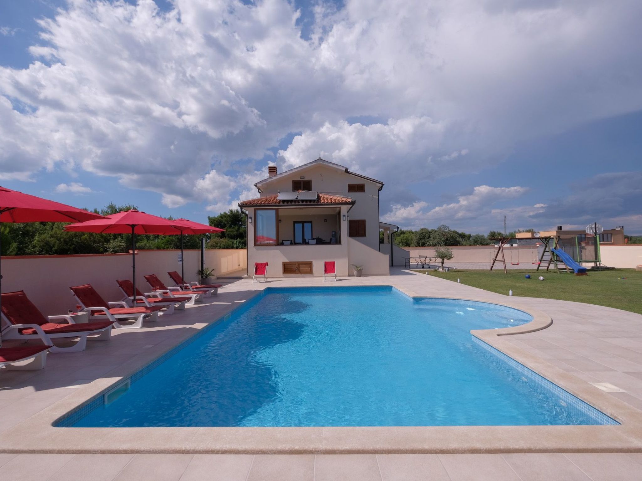 Nettes Ferienhaus in Pomer mit Privatem Pool-Drinnen