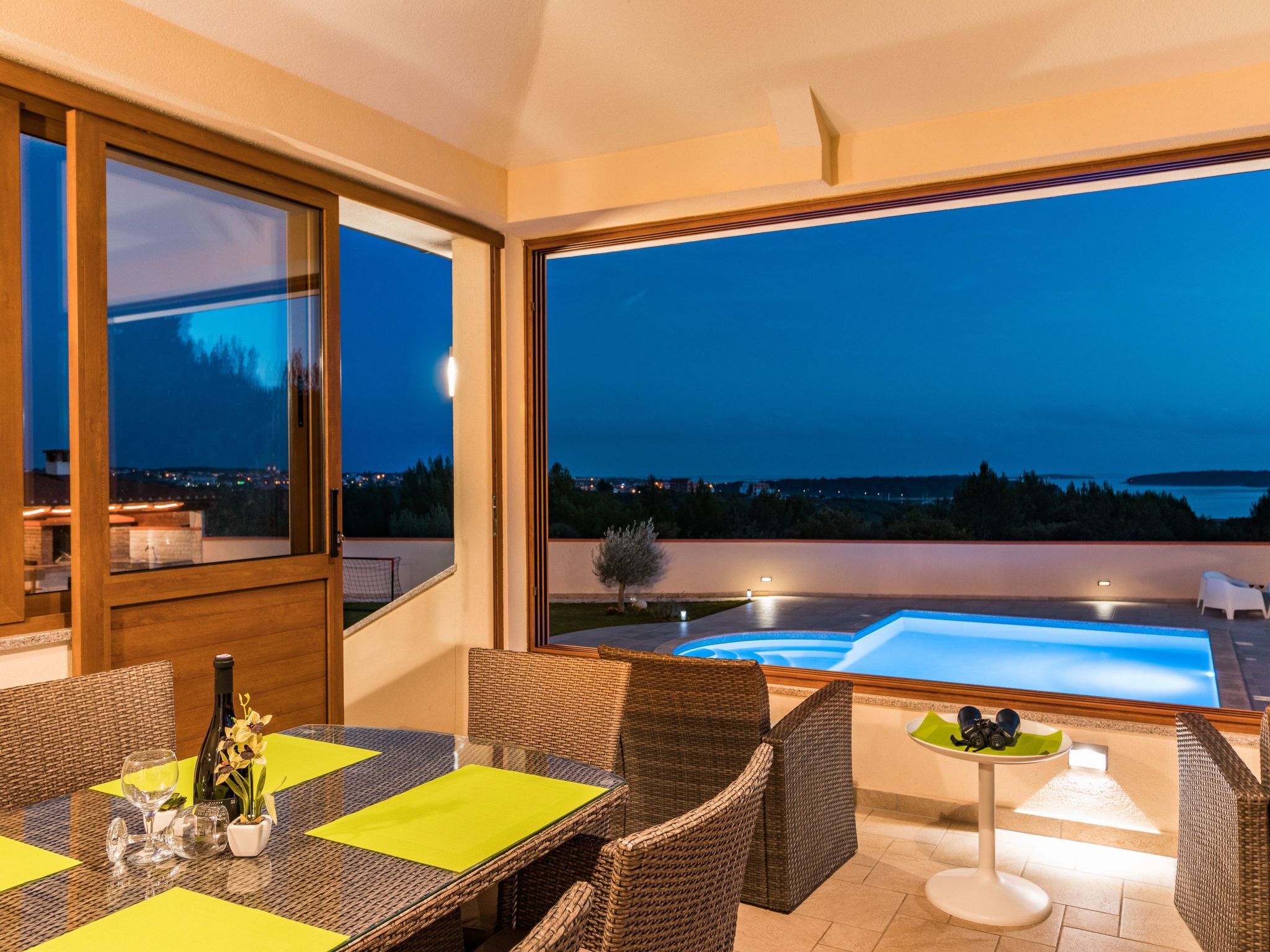 Nettes Ferienhaus in Pomer mit Privatem Pool-Drinnen