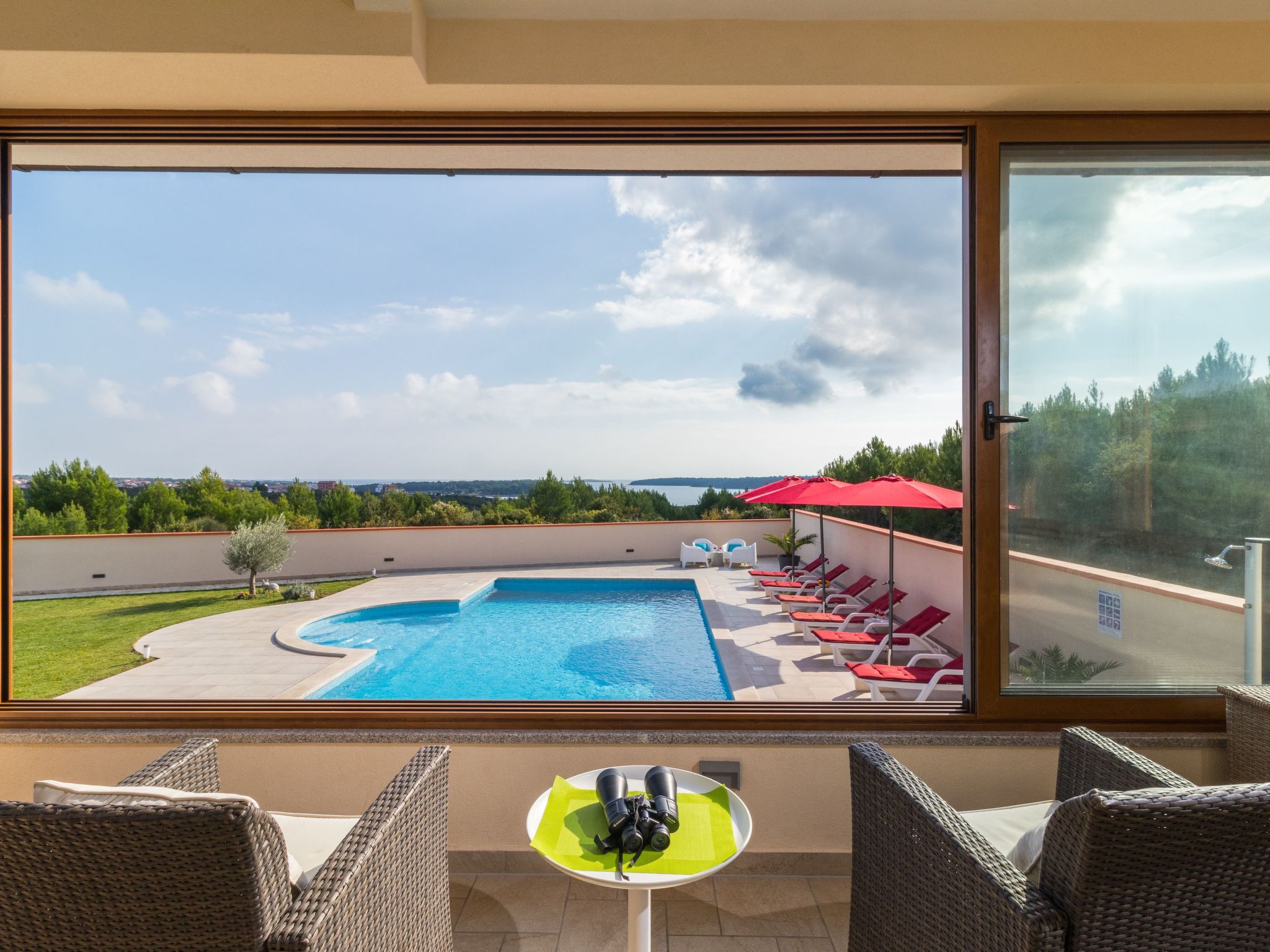 Nettes Ferienhaus in Pomer mit Privatem Pool-Drinnen