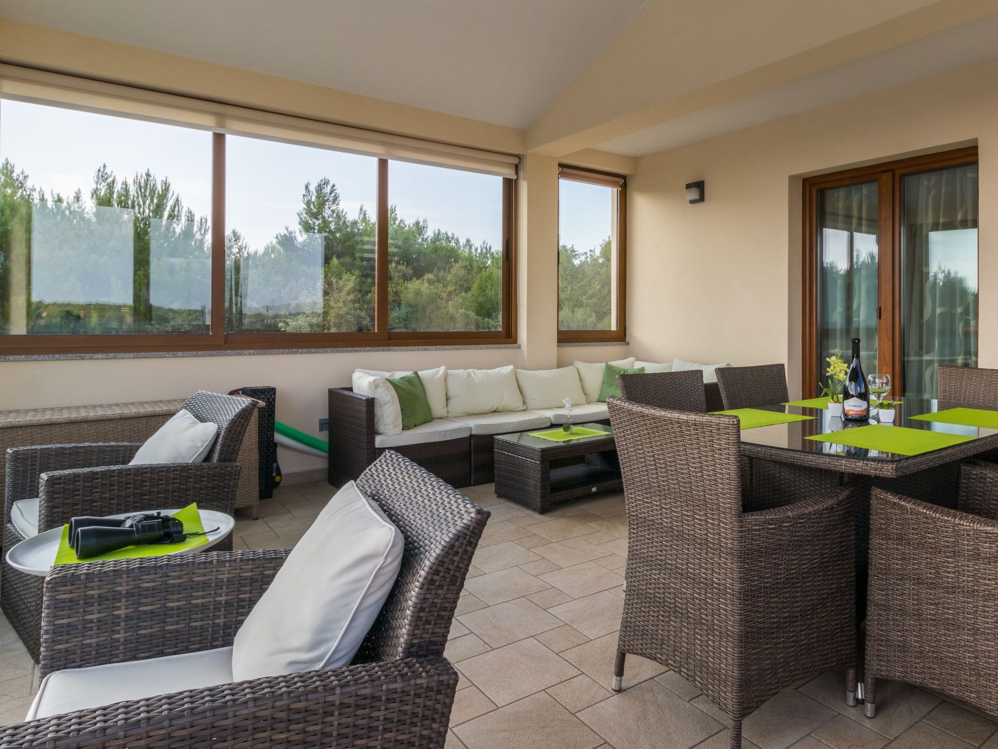 Nettes Ferienhaus in Pomer mit Privatem Pool-Drinnen