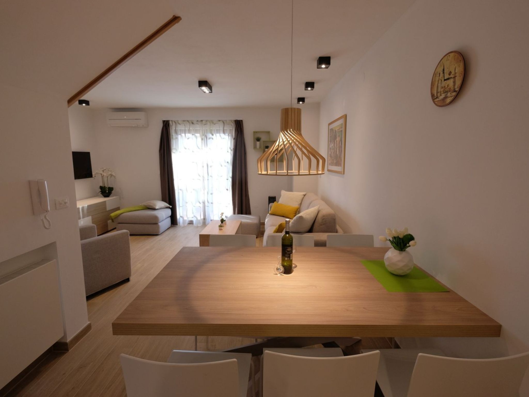 Nettes Ferienhaus in Pomer mit Privatem Pool-Drinnen