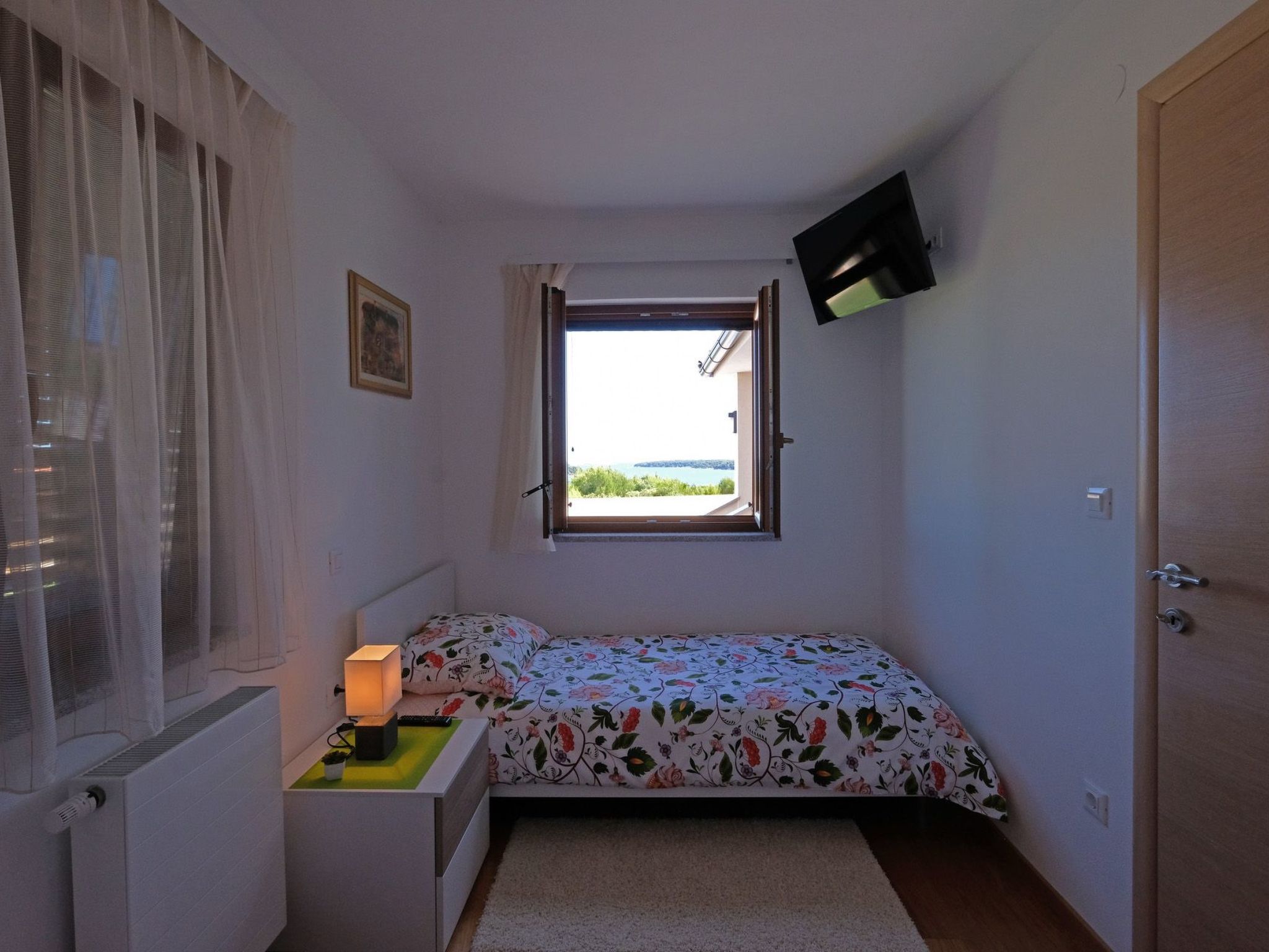 Nettes Ferienhaus in Pomer mit Privatem Pool-Drinnen