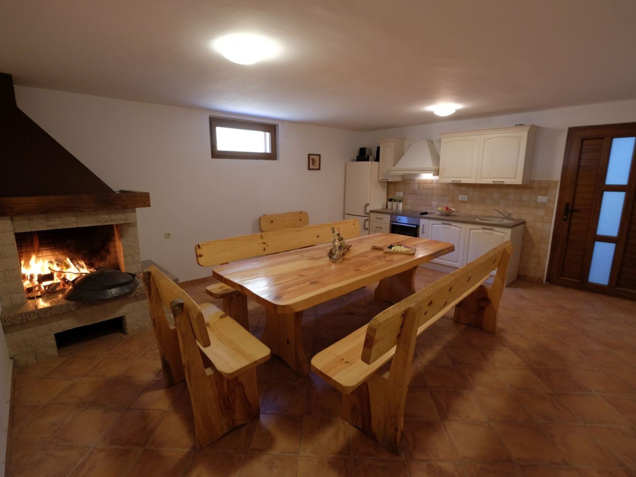 Nettes Ferienhaus in Pomer mit Privatem Pool-Drinnen