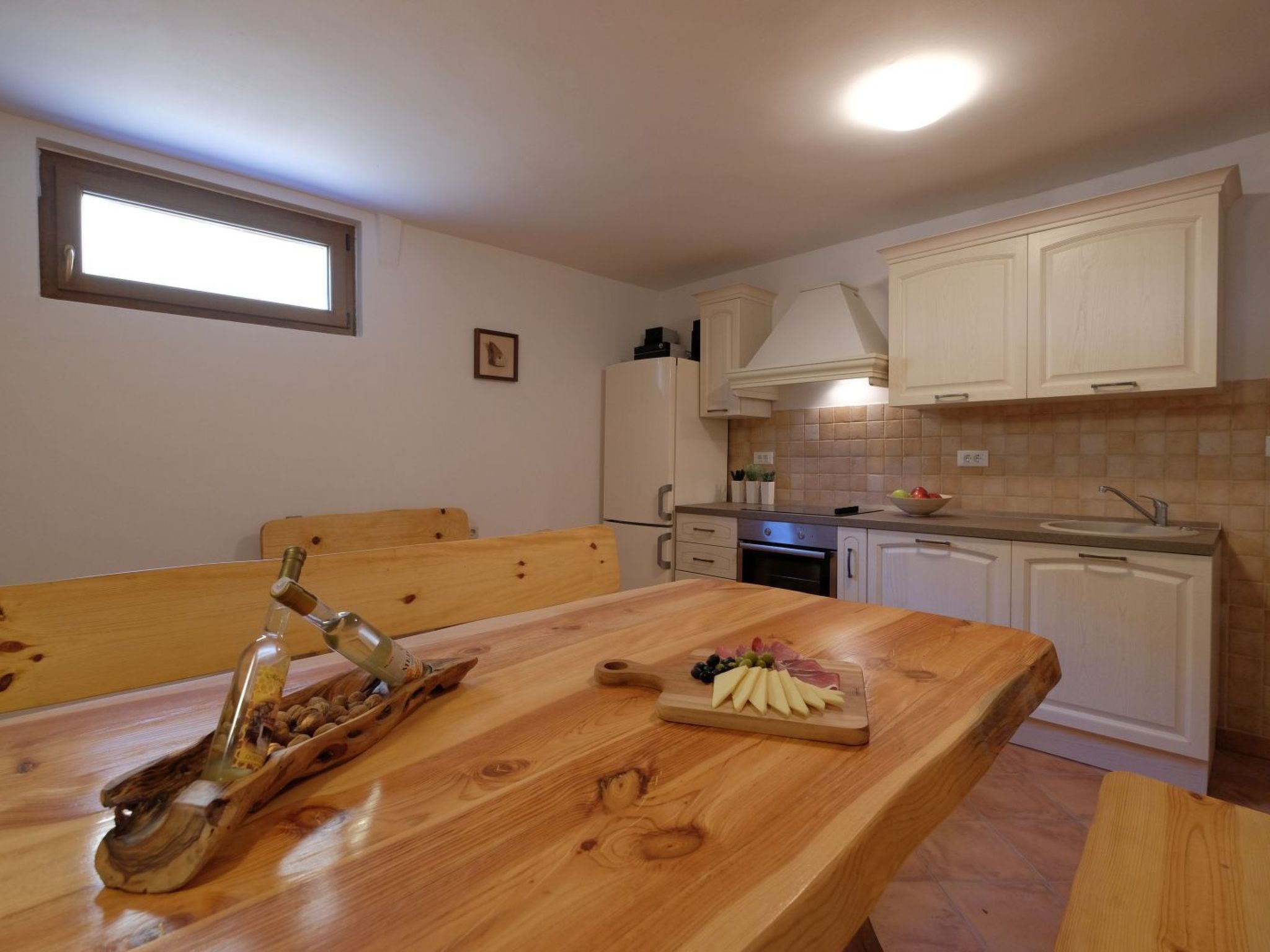 Nettes Ferienhaus in Pomer mit Privatem Pool-Drinnen