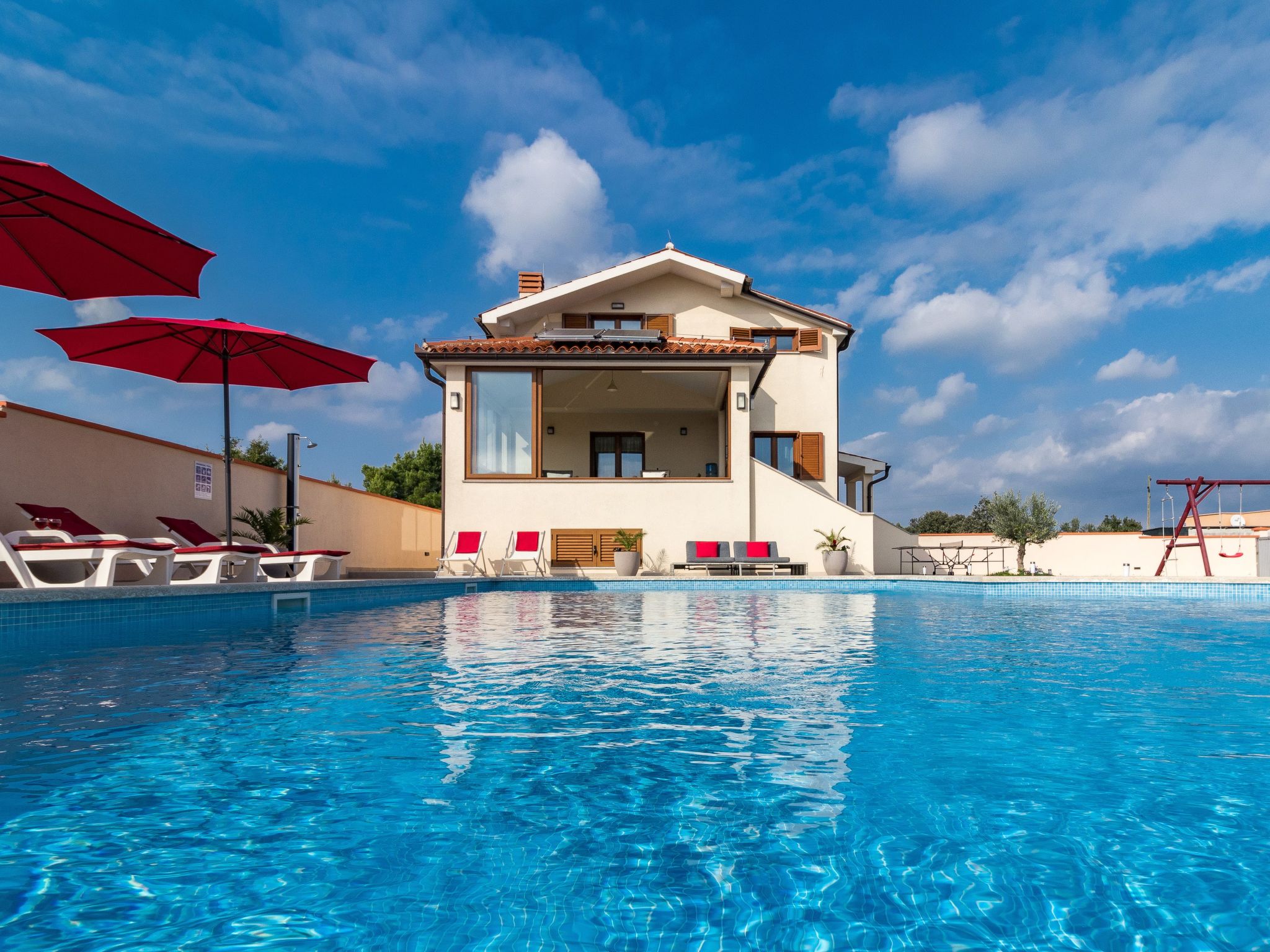 Nettes Ferienhaus in Pomer mit Privatem Pool-Drinnen